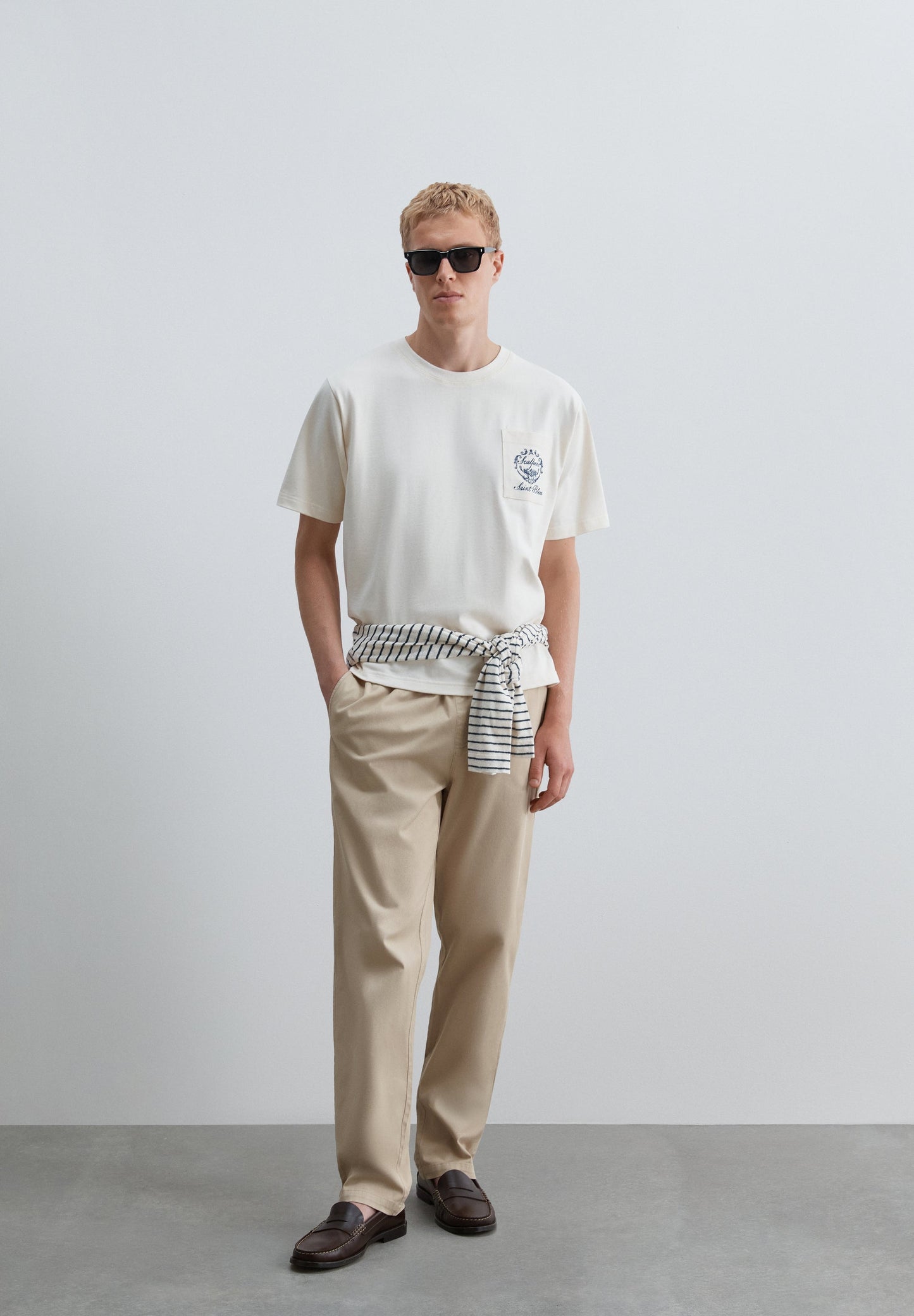 CALÇAS RELAXED FIT COM CORDÃO