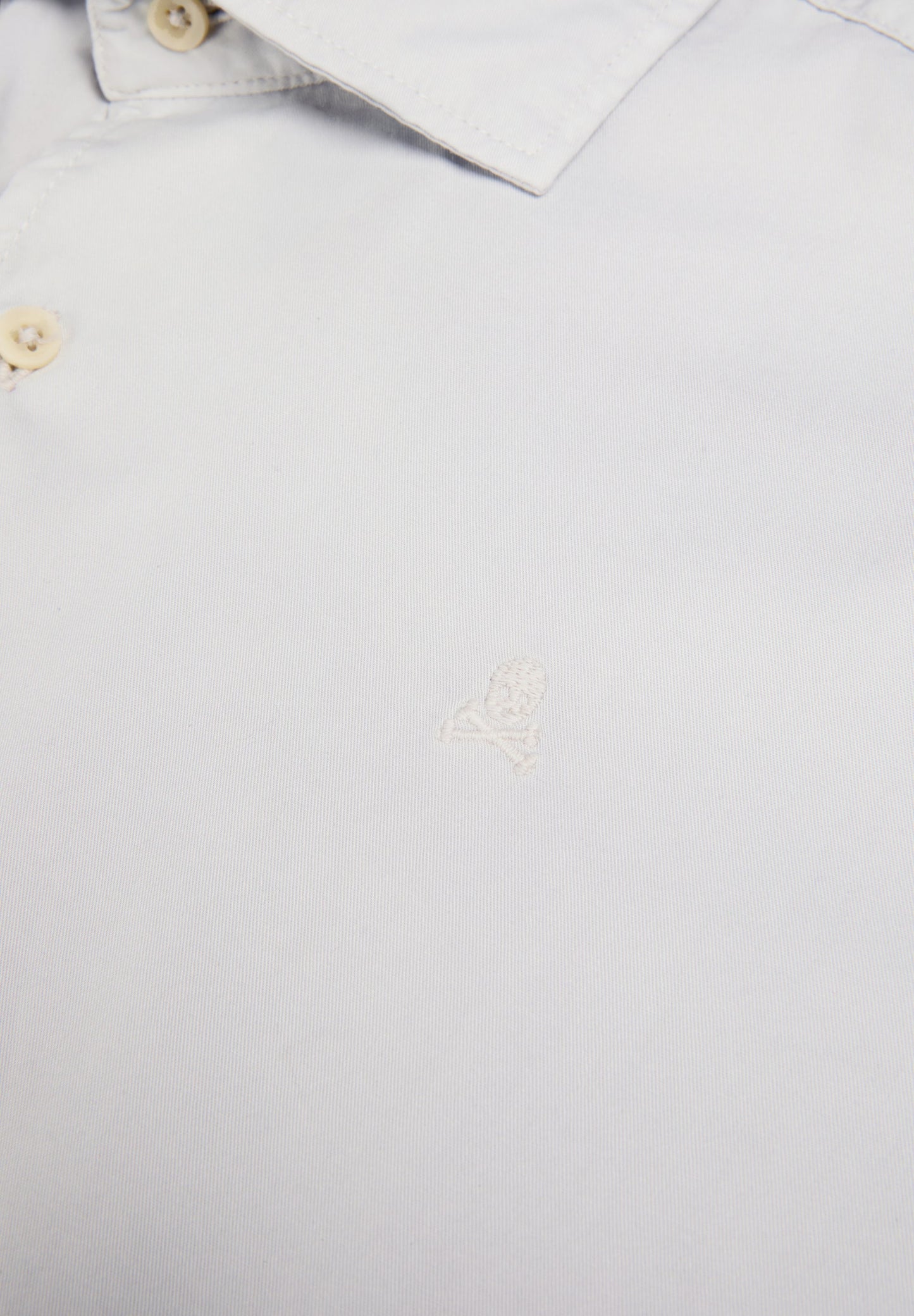 CAMISA COM SKULL BORDADA NO TOM
