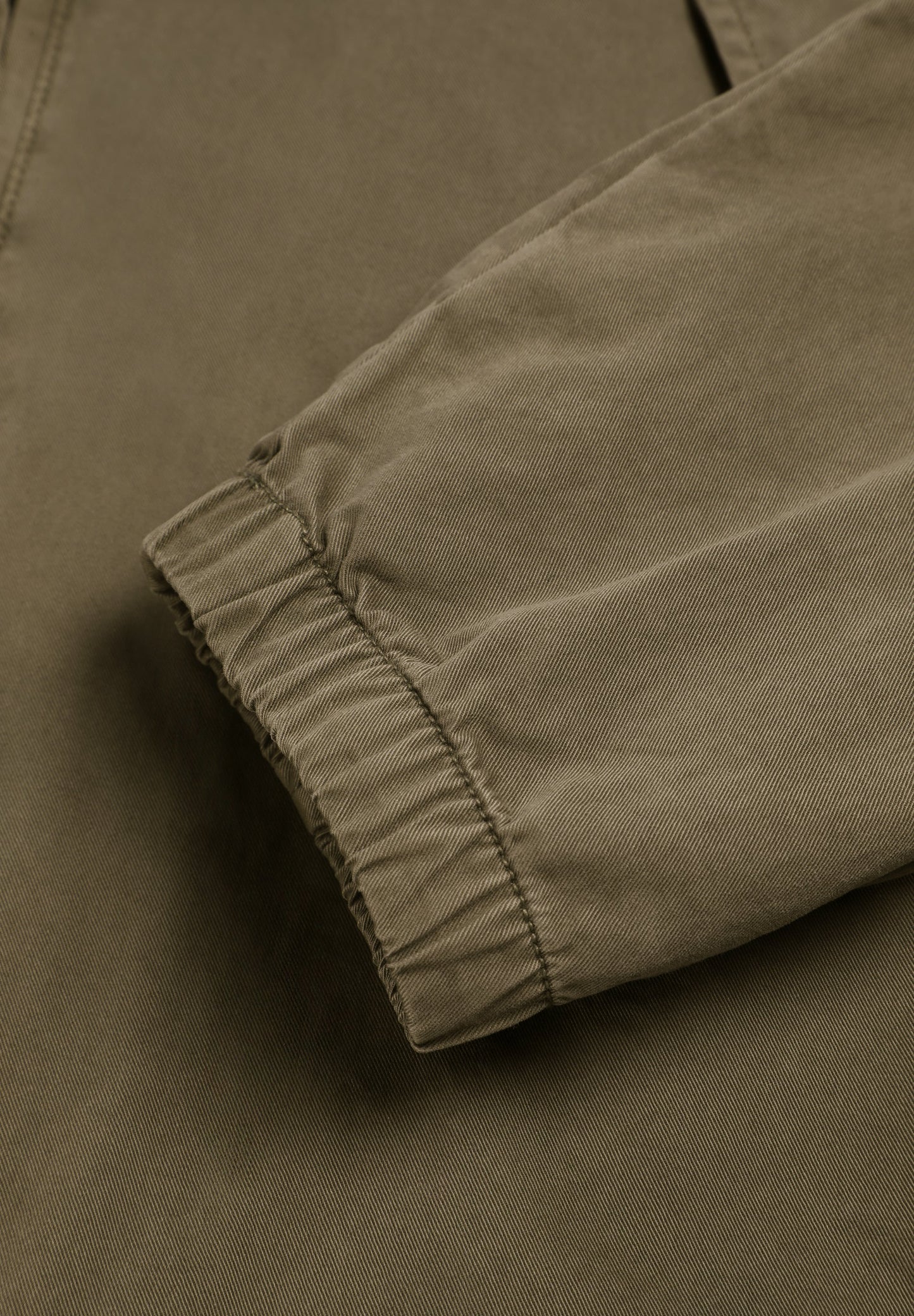 CARDIGAN LEVE COM CAPUZ EM ALGODÃO