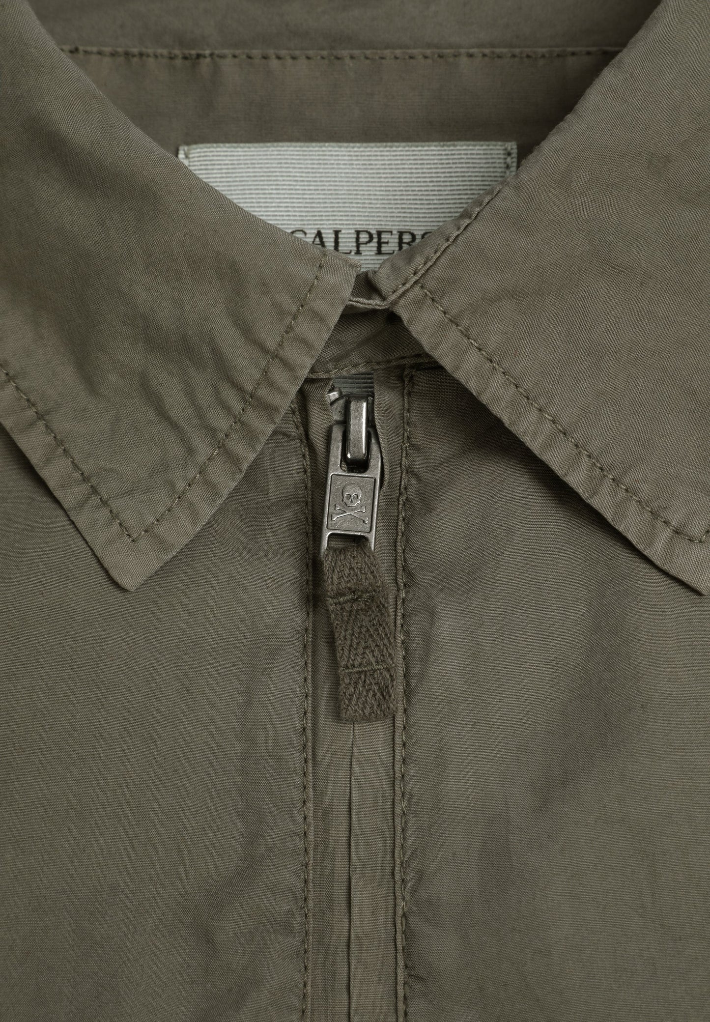 CARDIGAN DESBOTADO LEVE