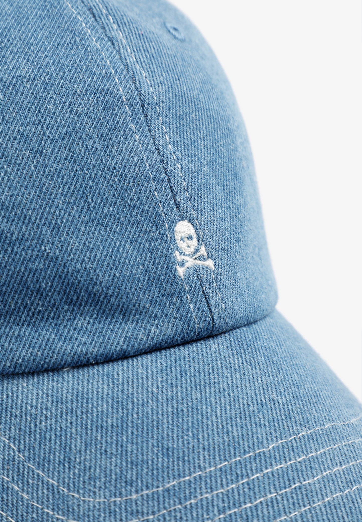 BONÉ DENIM EM CONTRASTE