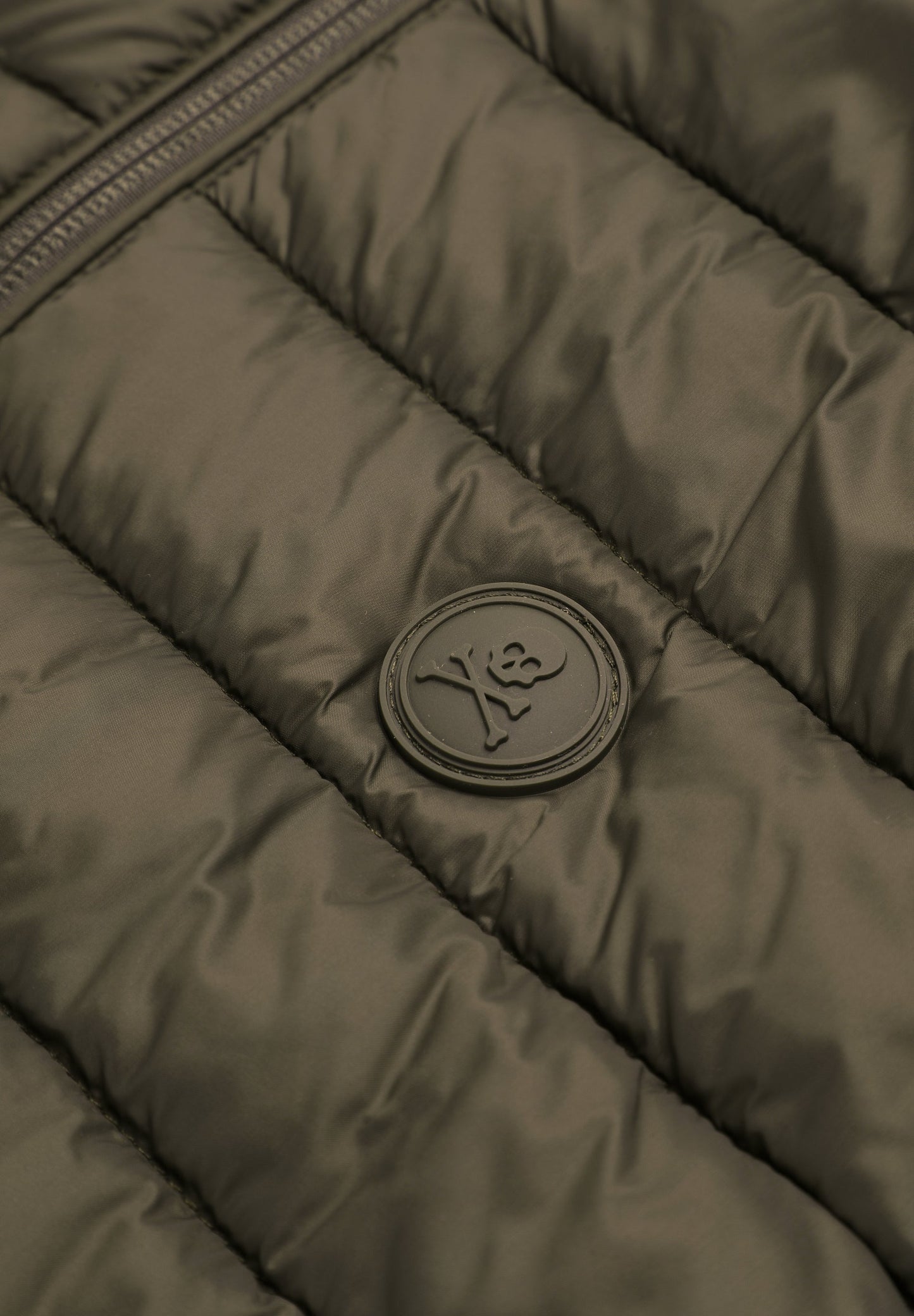 COLETE ACOLCHOADO COM SKULL E REMENDO