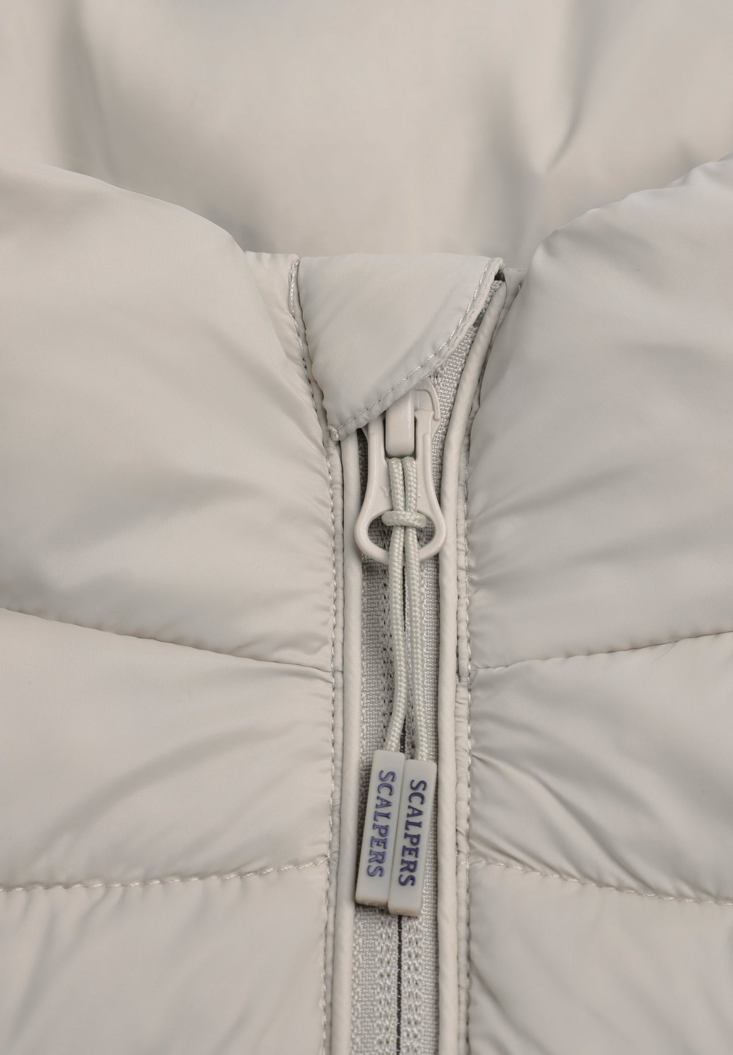 COLETE ACOLCHOADO COM SKULL E REMENDO