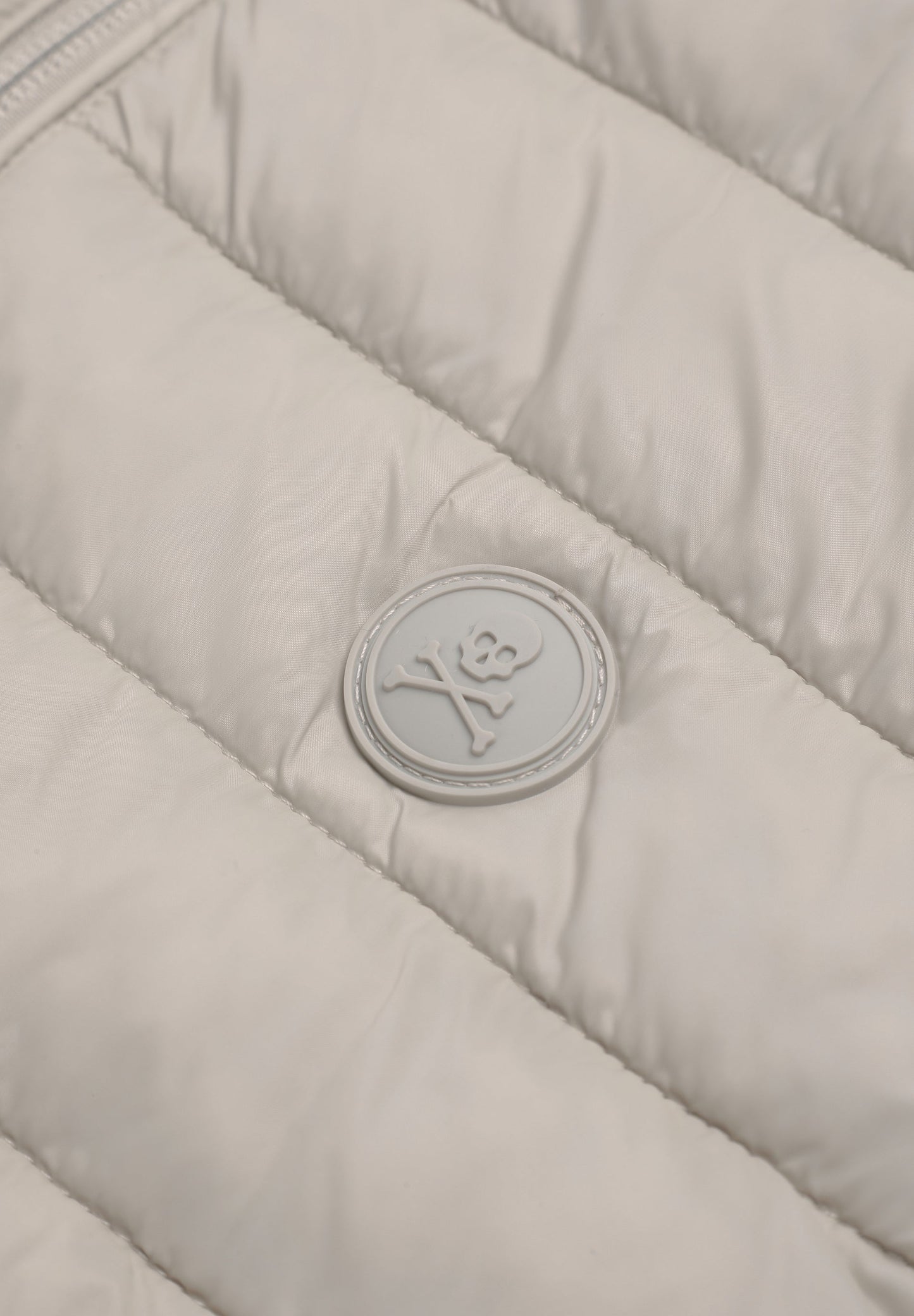 COLETE ACOLCHOADO COM SKULL E REMENDO