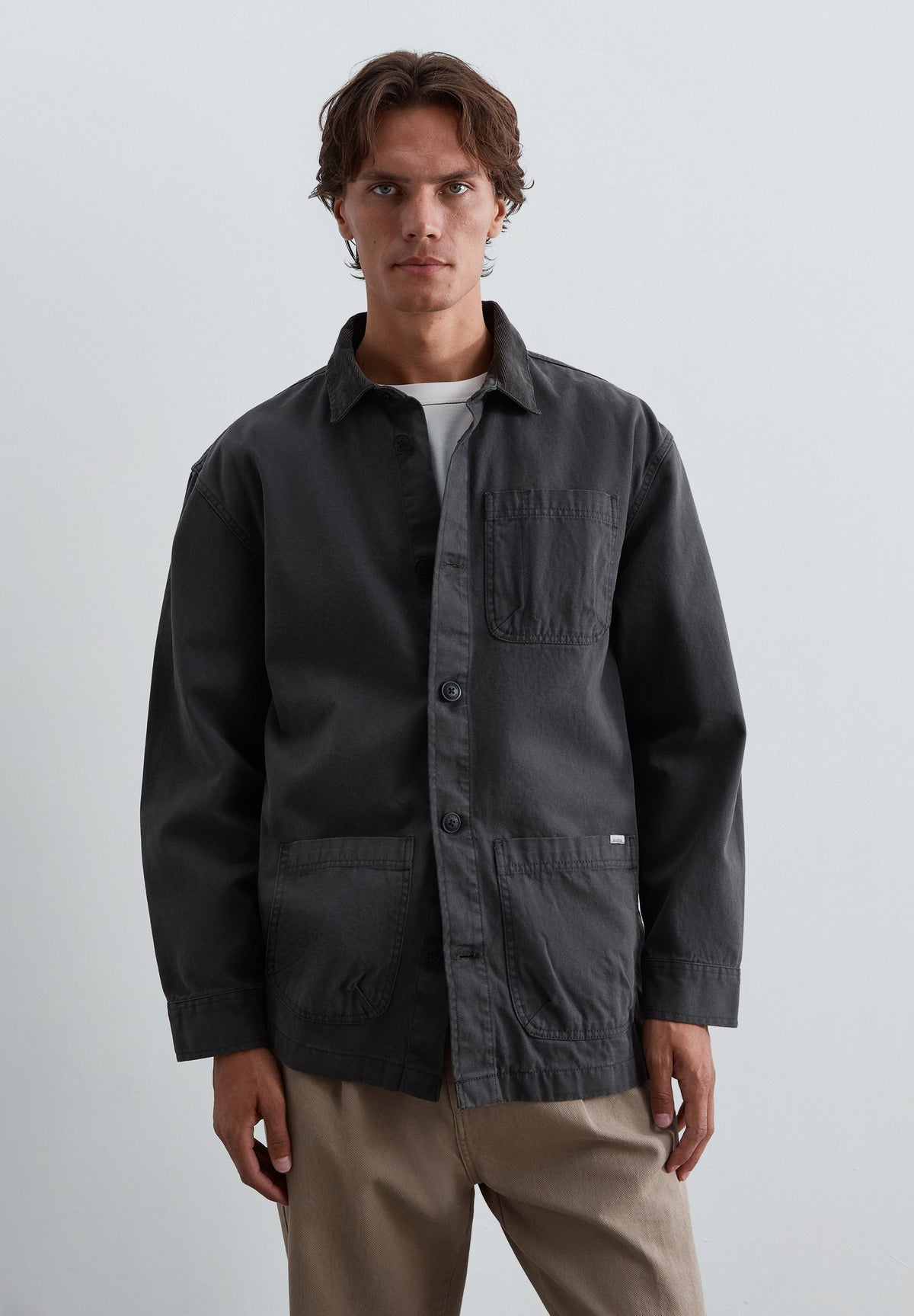 CAMISA COMPRIDA COM BOLSOS DESBOTADA