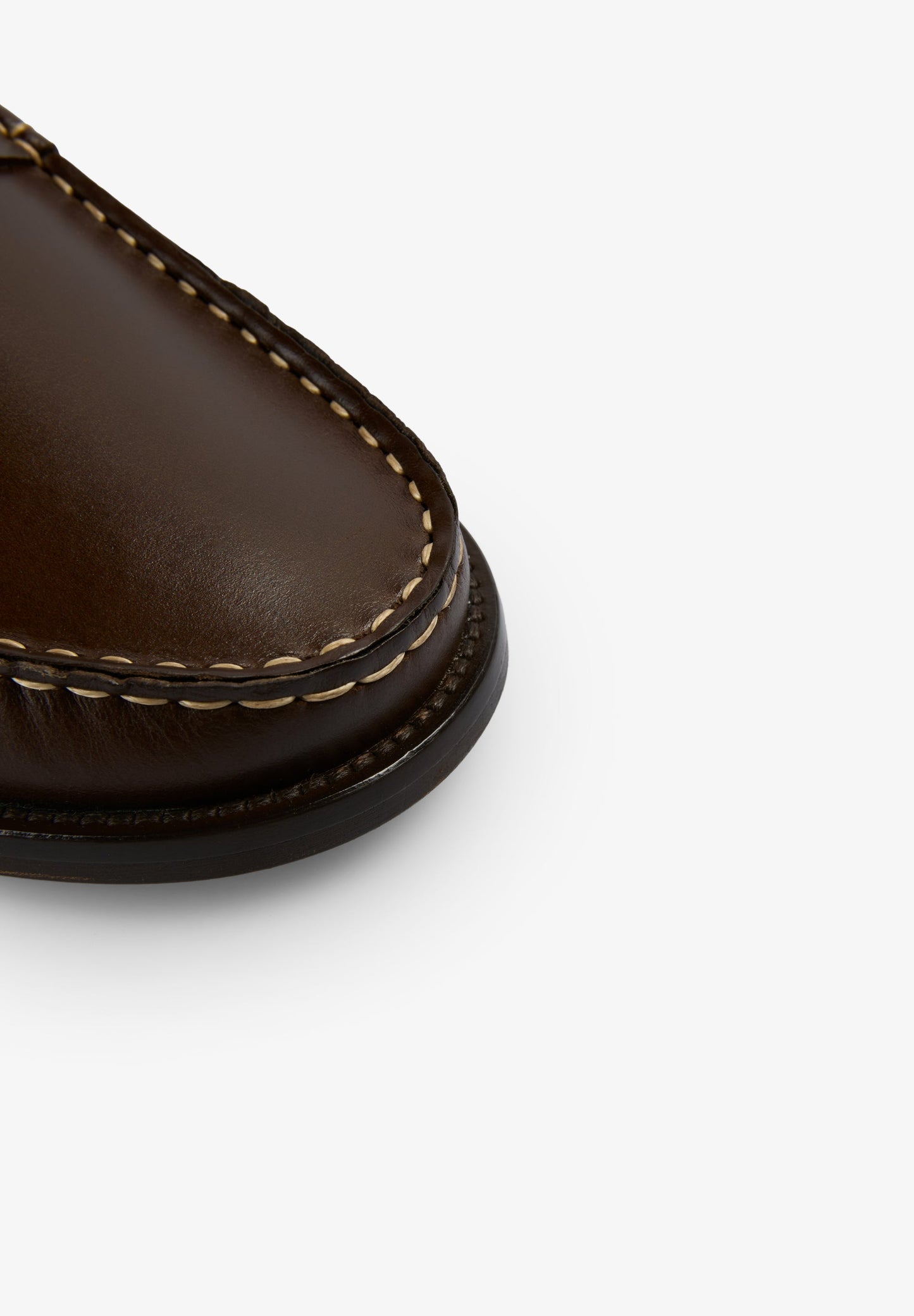 MOCASSINS DE PELE COM COSTURA EM CONTRASTE