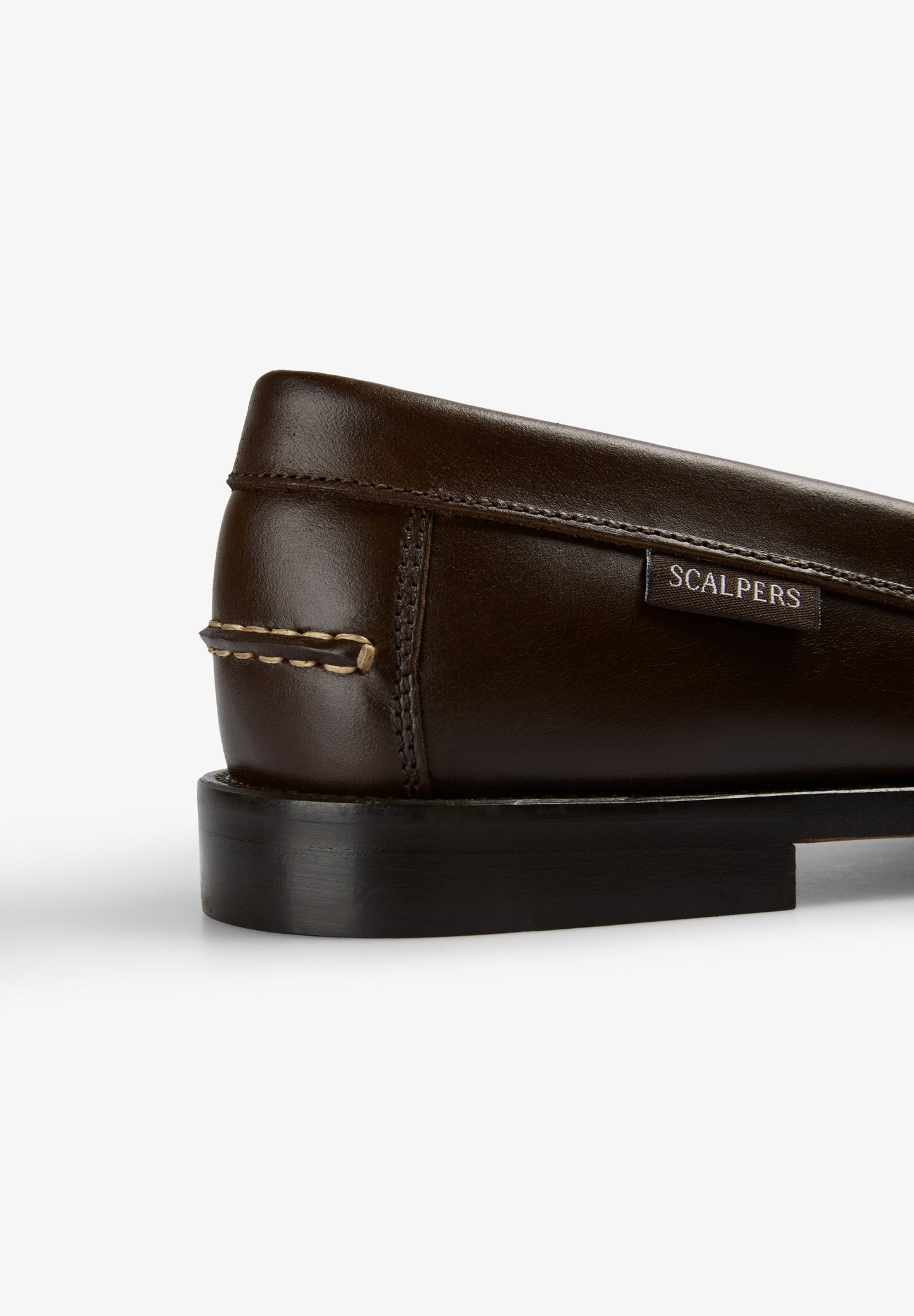 MOCASSINS DE PELE COM COSTURA EM CONTRASTE