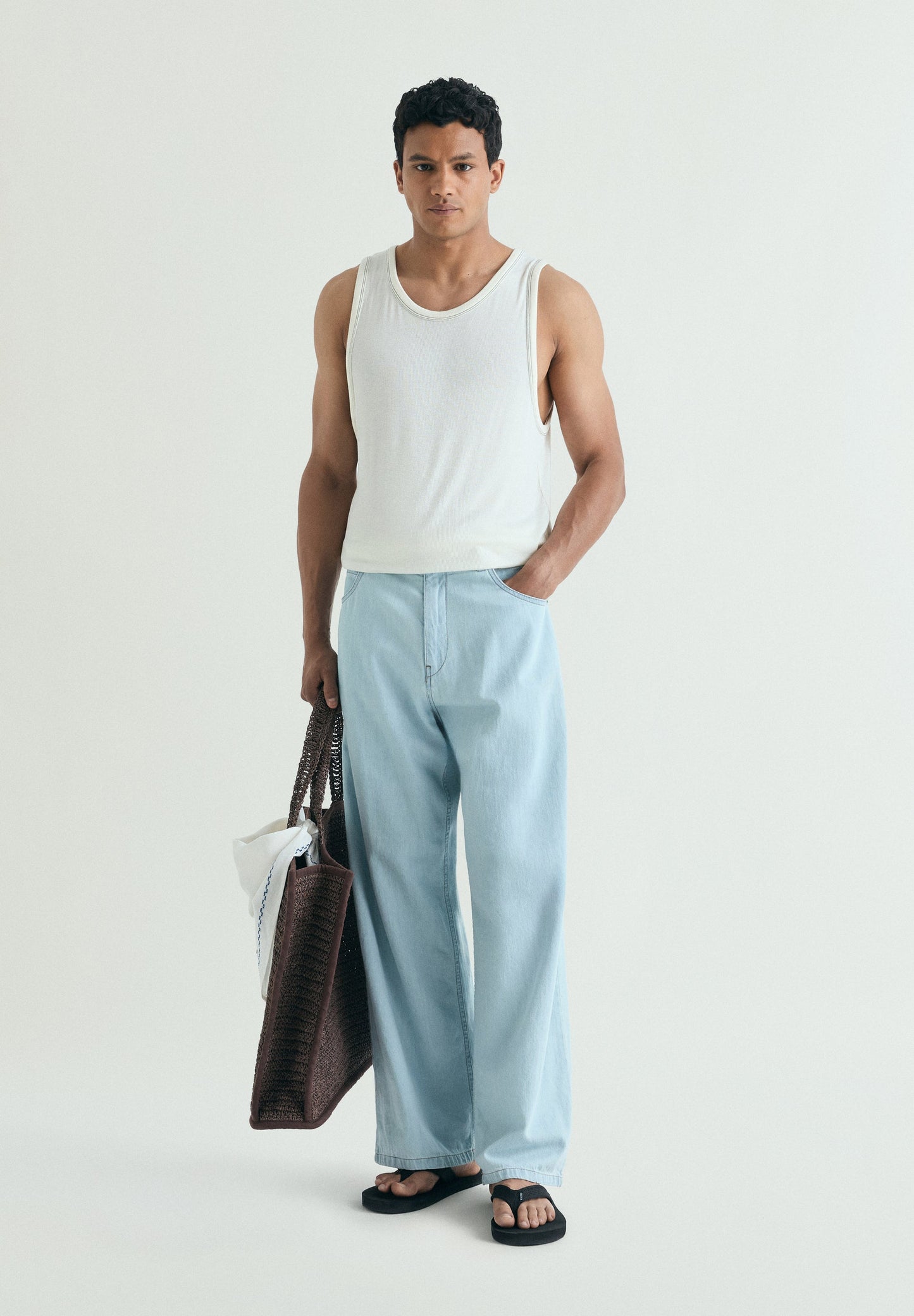 TANK TOP COM COSTURAS EM CONTRASTE