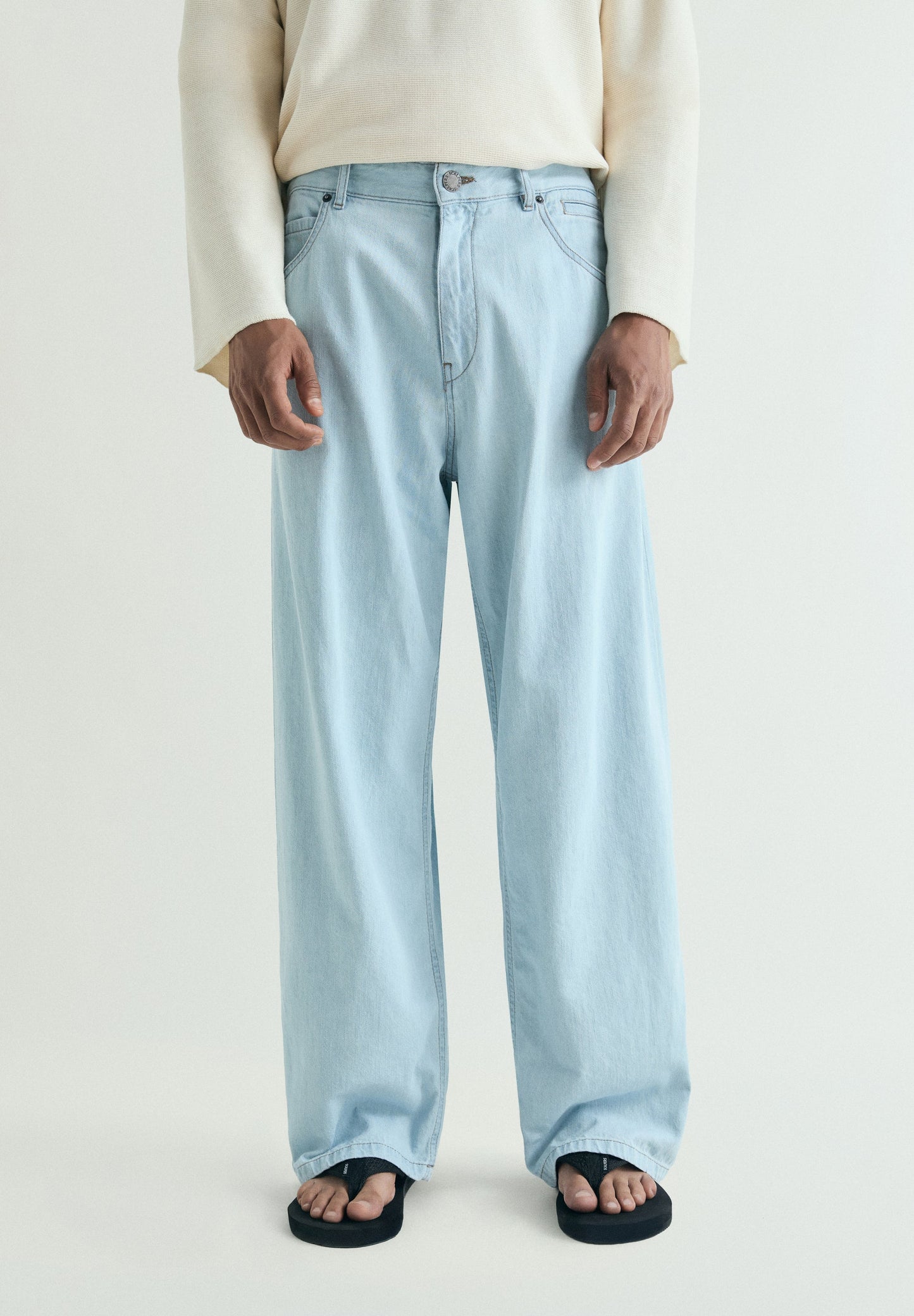 JEANS EM DENIM LEVE DE ALGODÃO