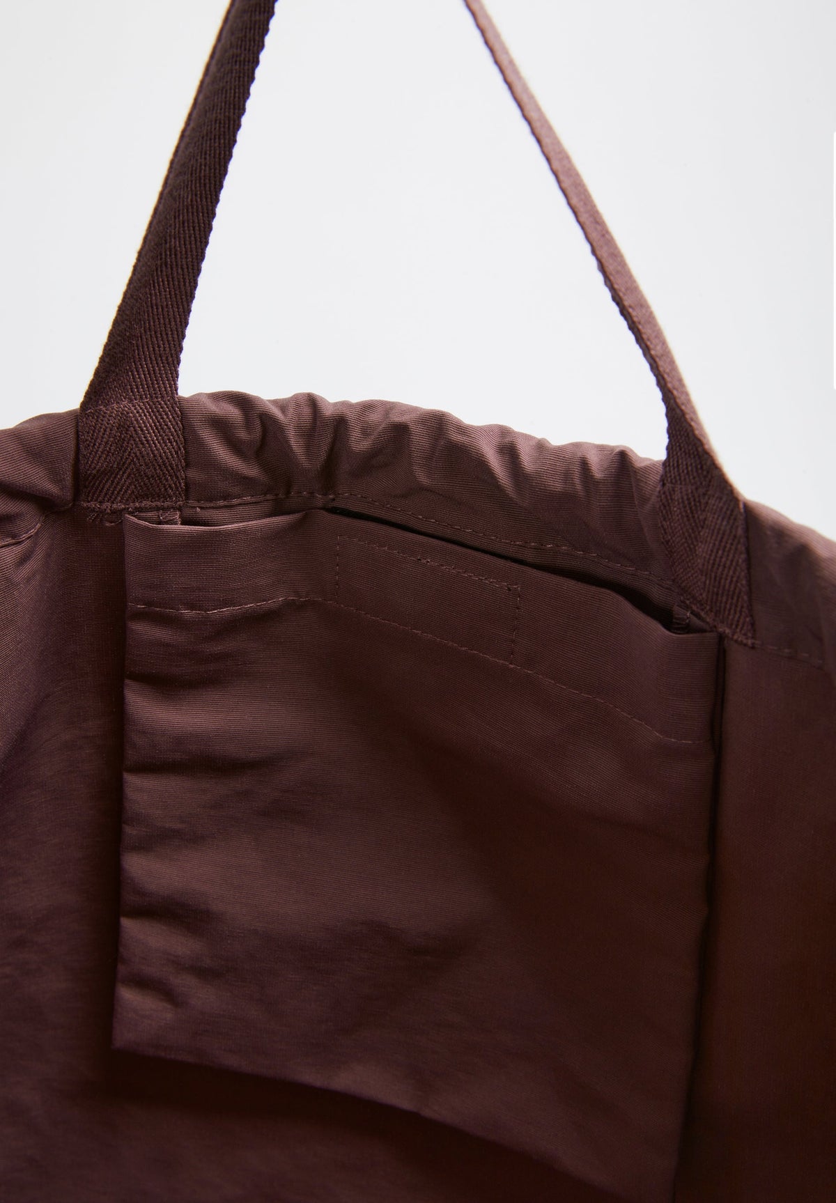 MOCHILA SACO COM PADRÃO FRONTAL