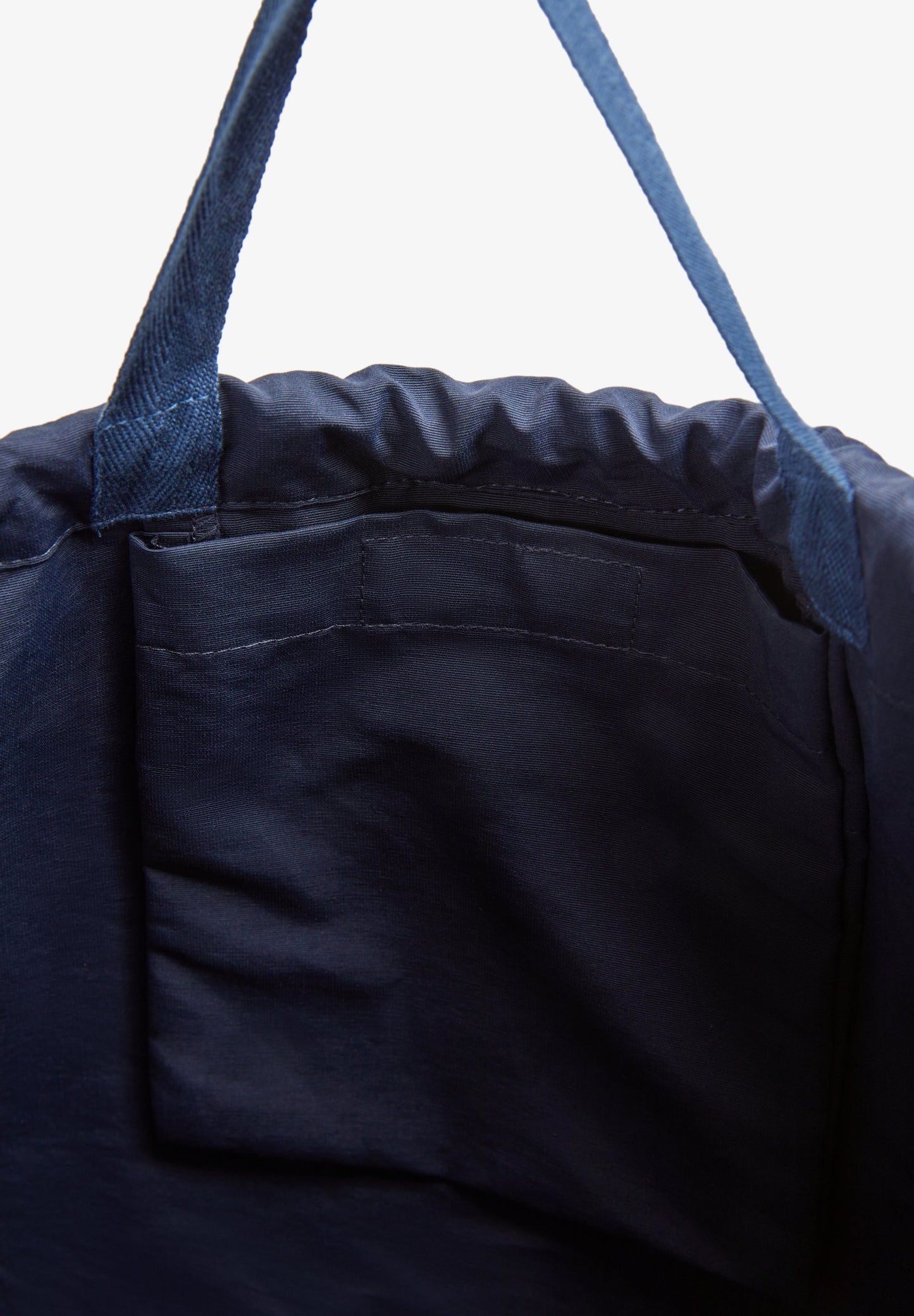 MOCHILA SACO COM PADRÃO FRONTAL
