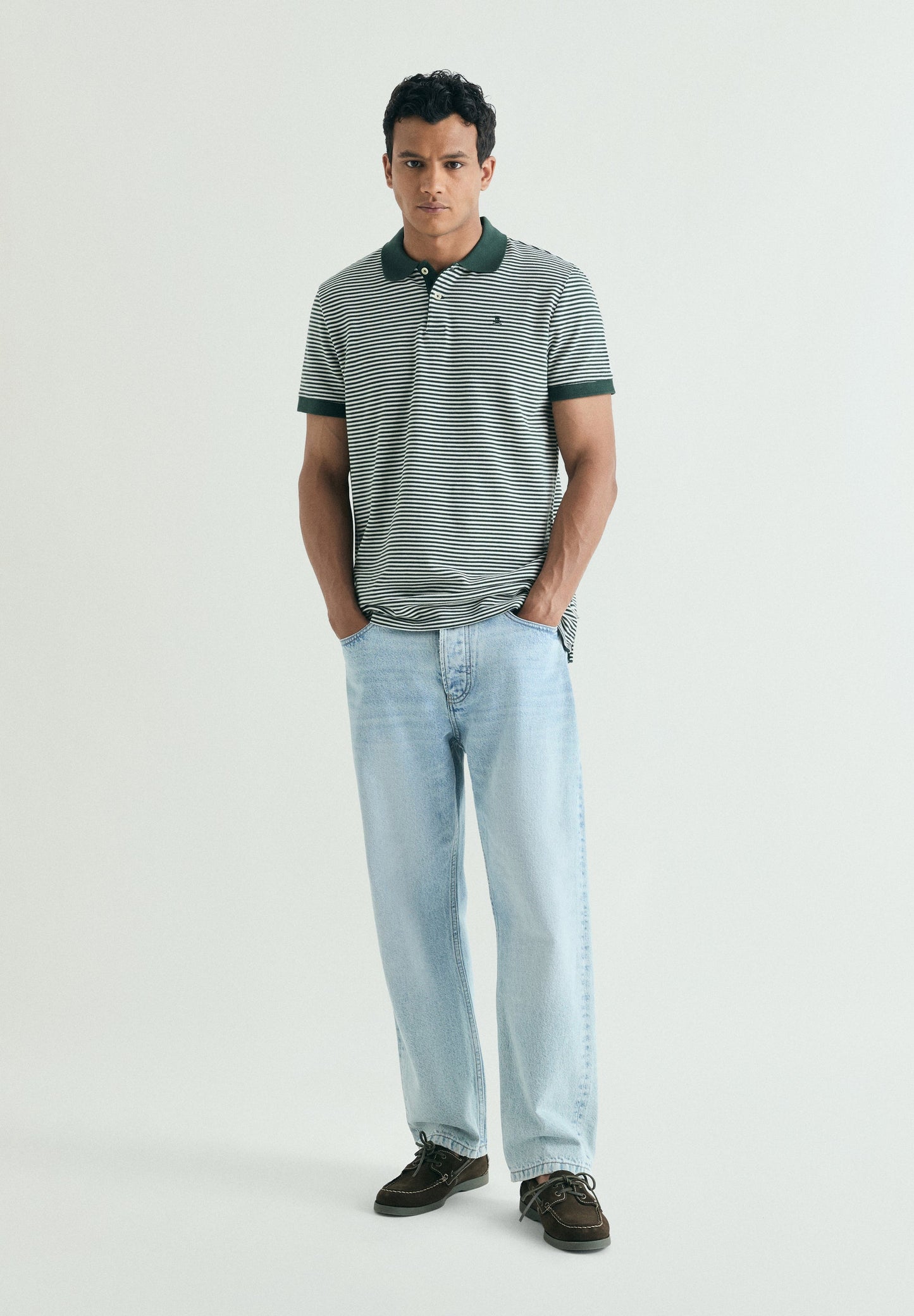 CAMISA POLO ÀS RISCAS A CONTRASTAR