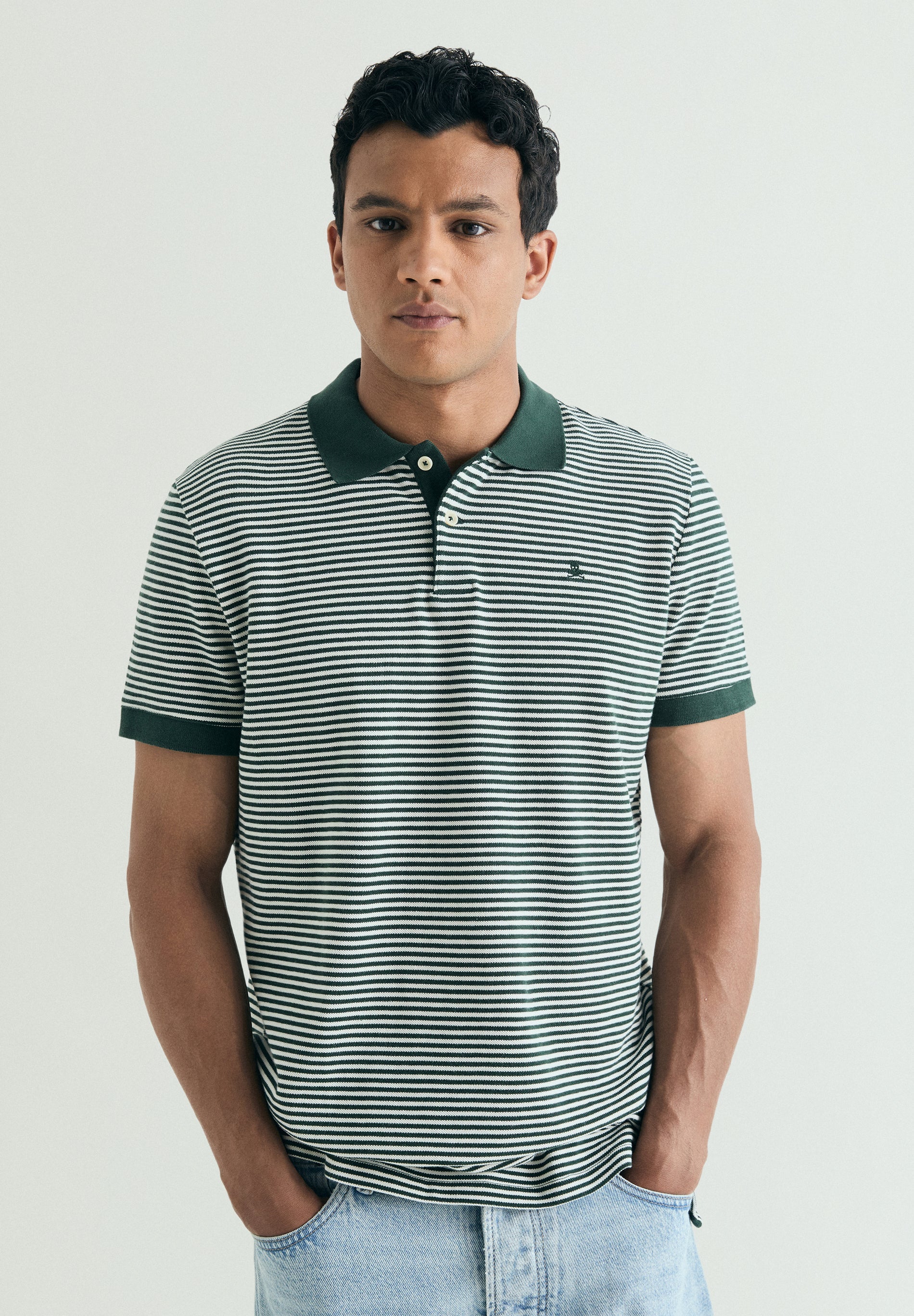 CAMISA POLO ÀS RISCAS A CONTRASTAR