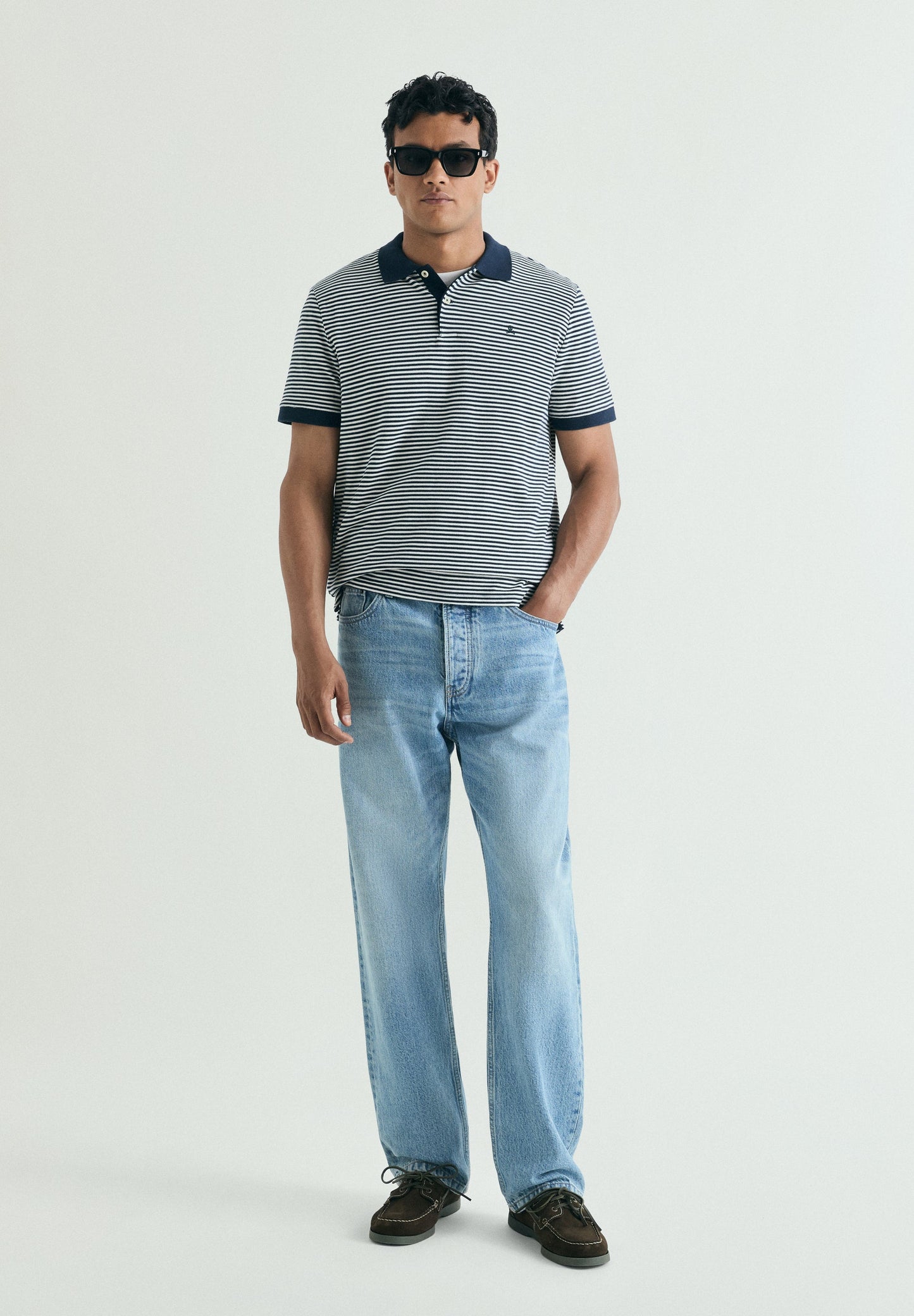 CAMISA POLO ÀS RISCAS A CONTRASTAR