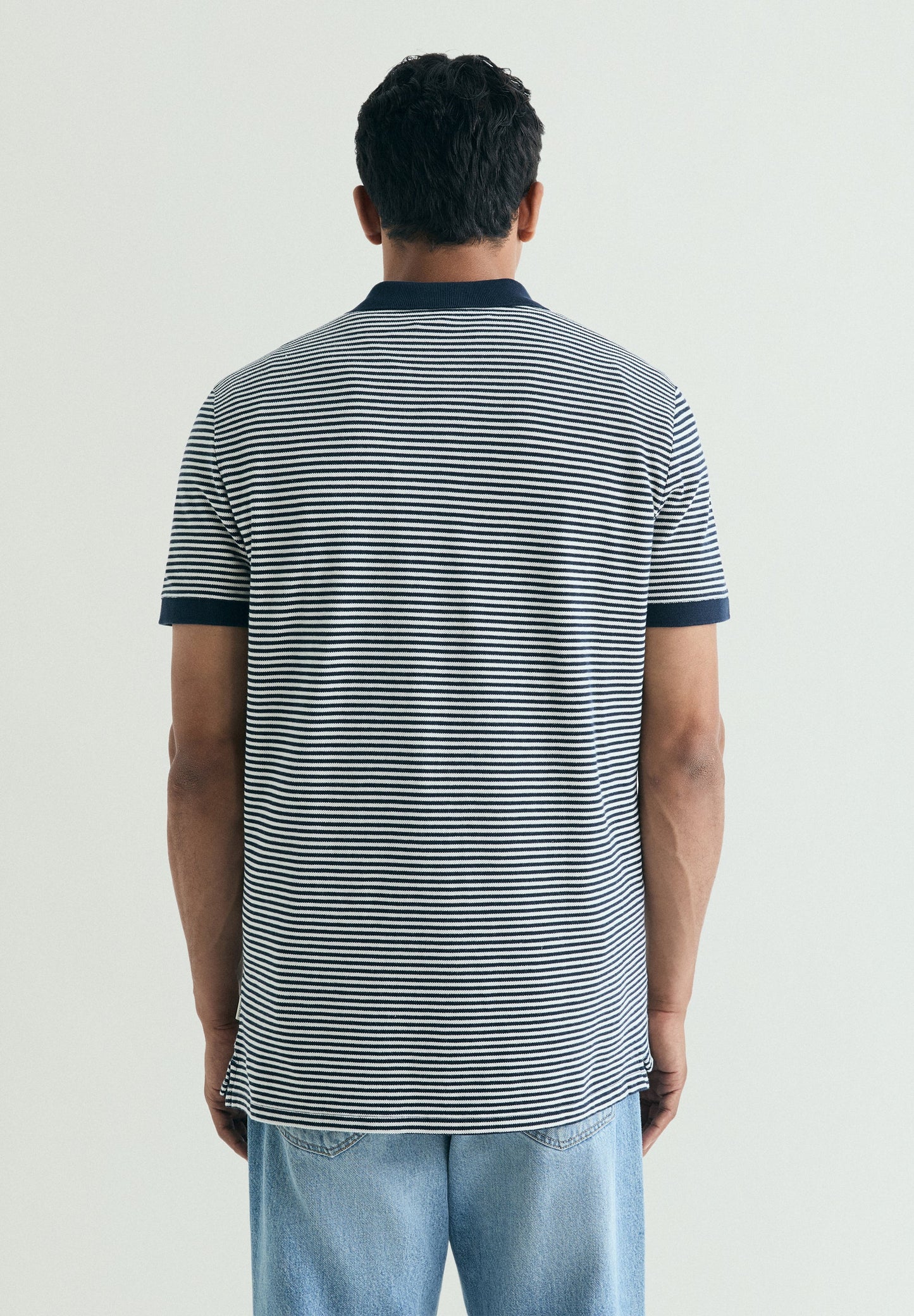 CAMISA POLO ÀS RISCAS A CONTRASTAR