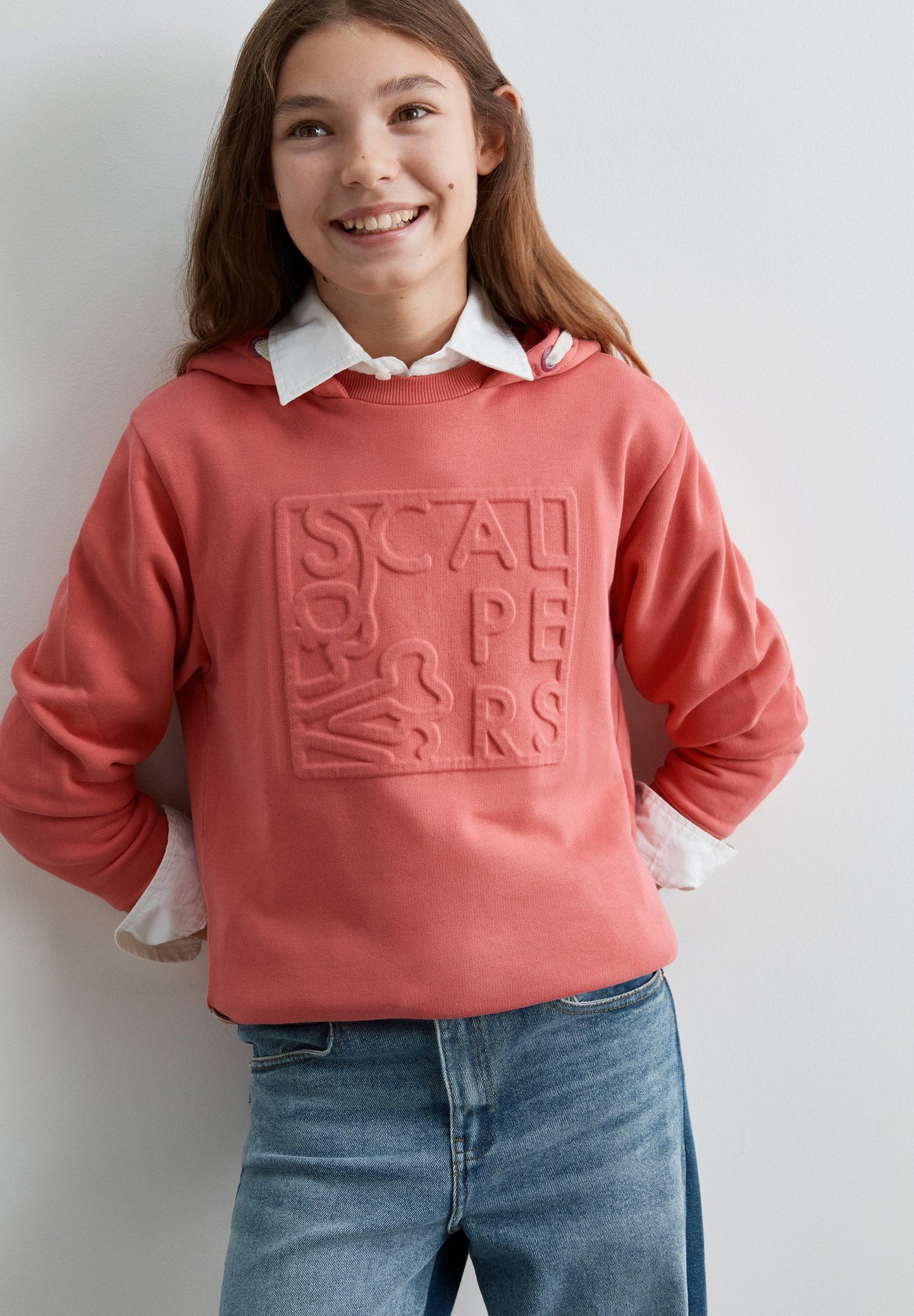 SWEATSHIRT COM CAPUZ EM RELEVO