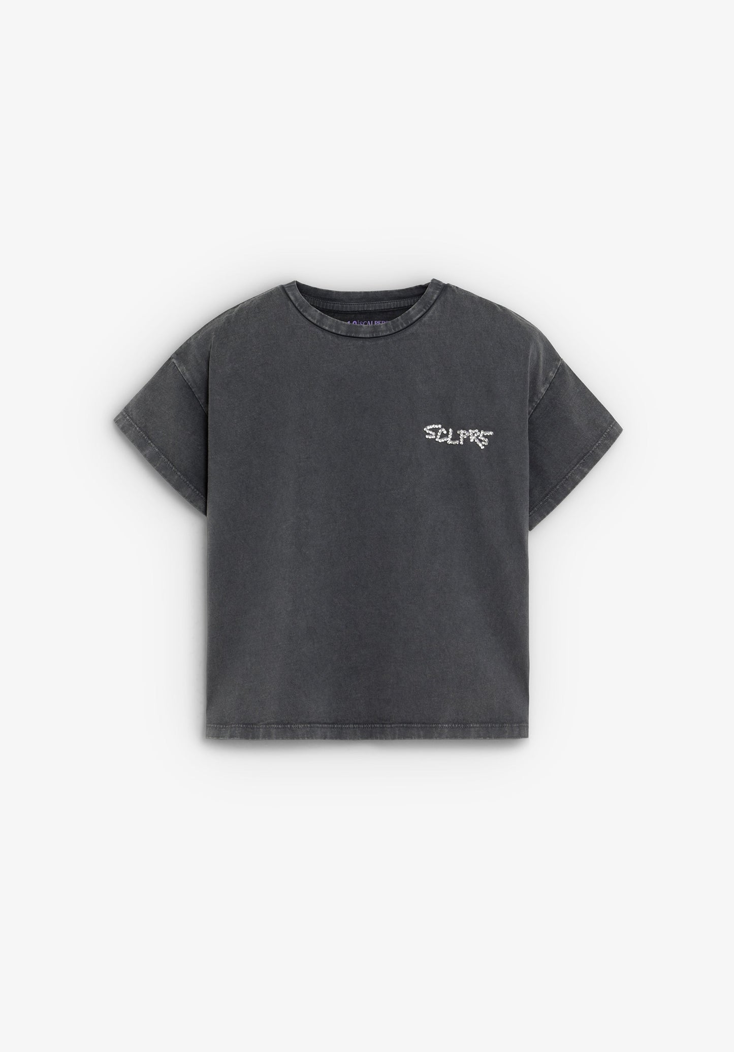 T-SHIRT COM DETALHE EM STRASS