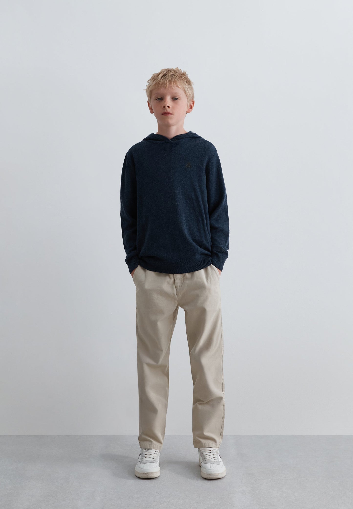 SWEATER TRICOT COM CAPUZ