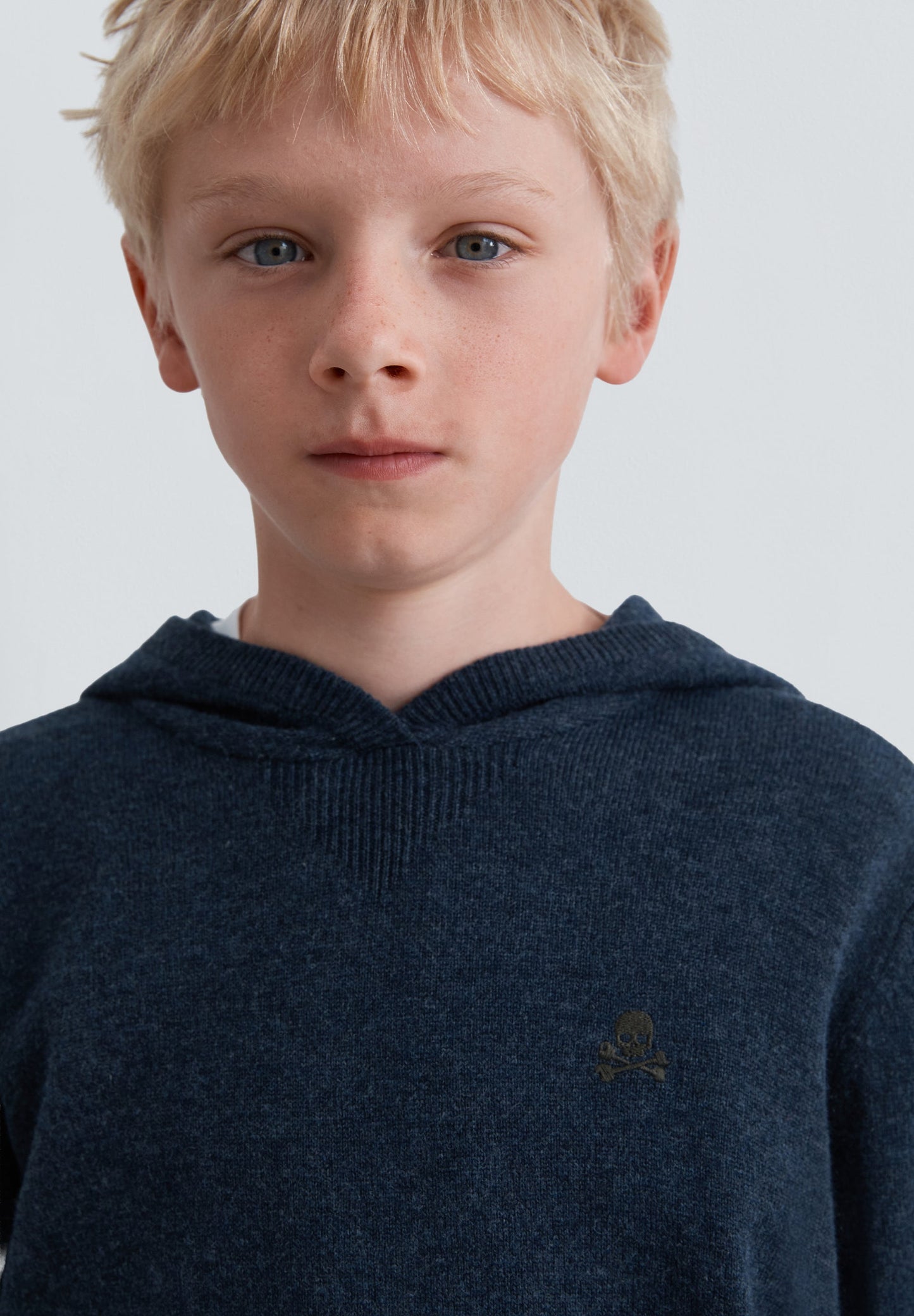 SWEATER TRICOT COM CAPUZ