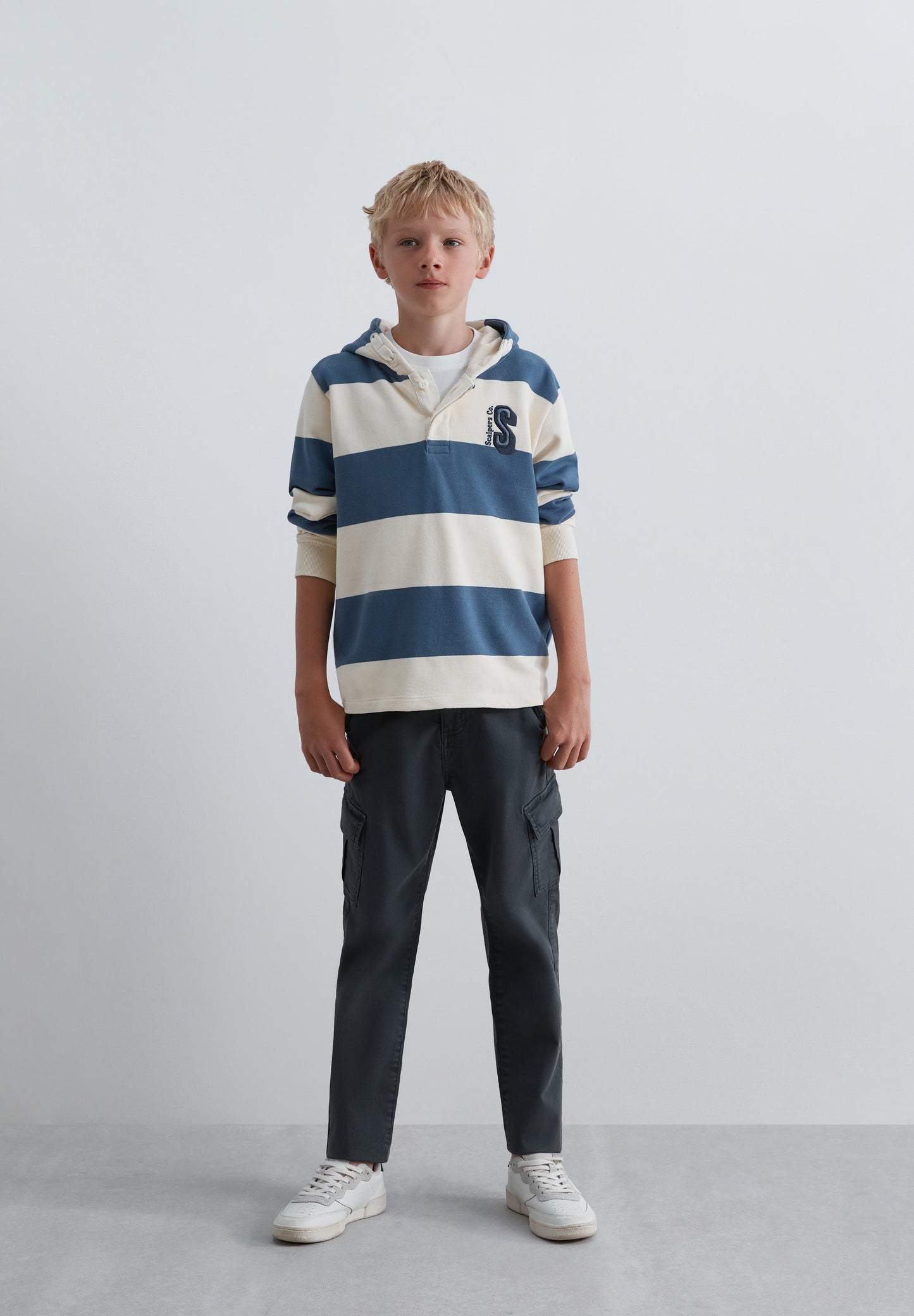 SWEATSHIRT ÀS RISCAS COM CAPUZ