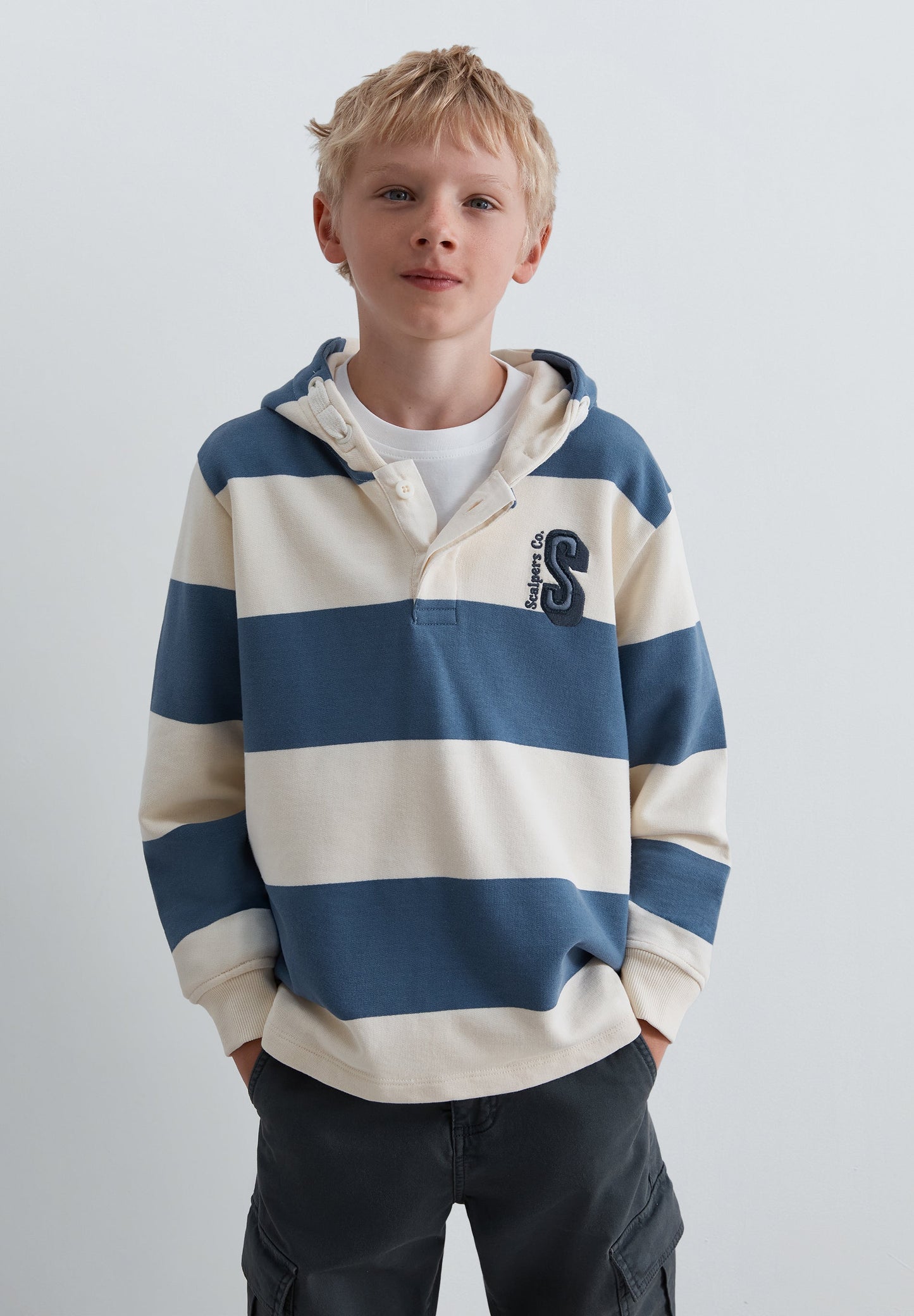 SWEATSHIRT ÀS RISCAS COM CAPUZ