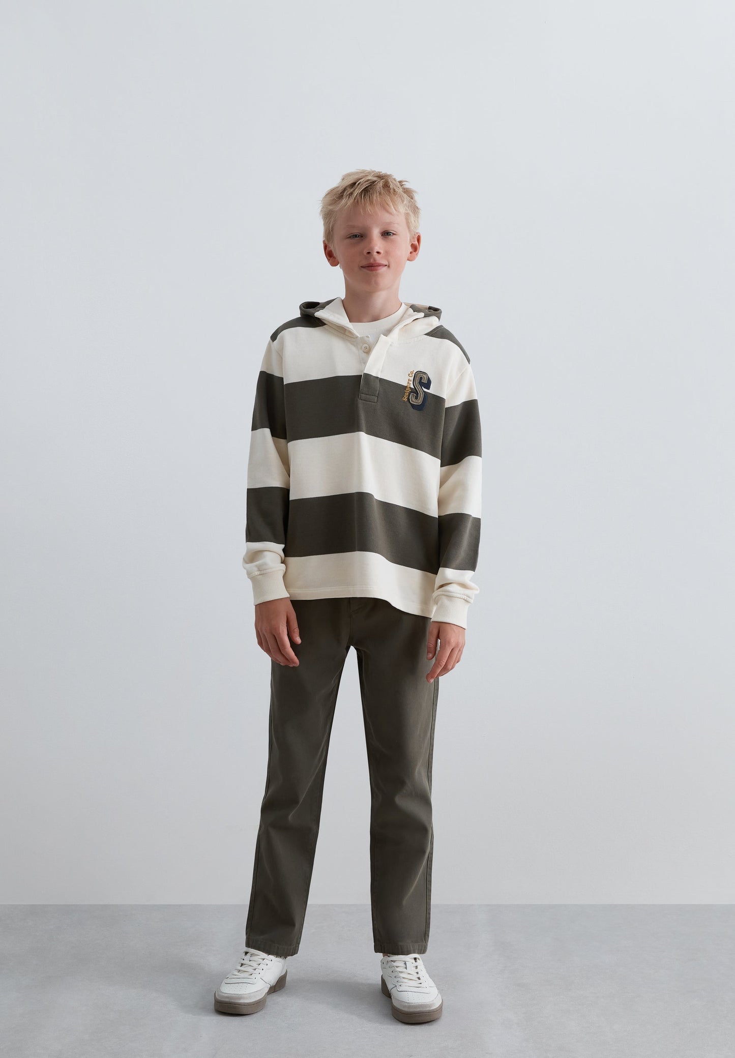 SWEATSHIRT ÀS RISCAS COM CAPUZ
