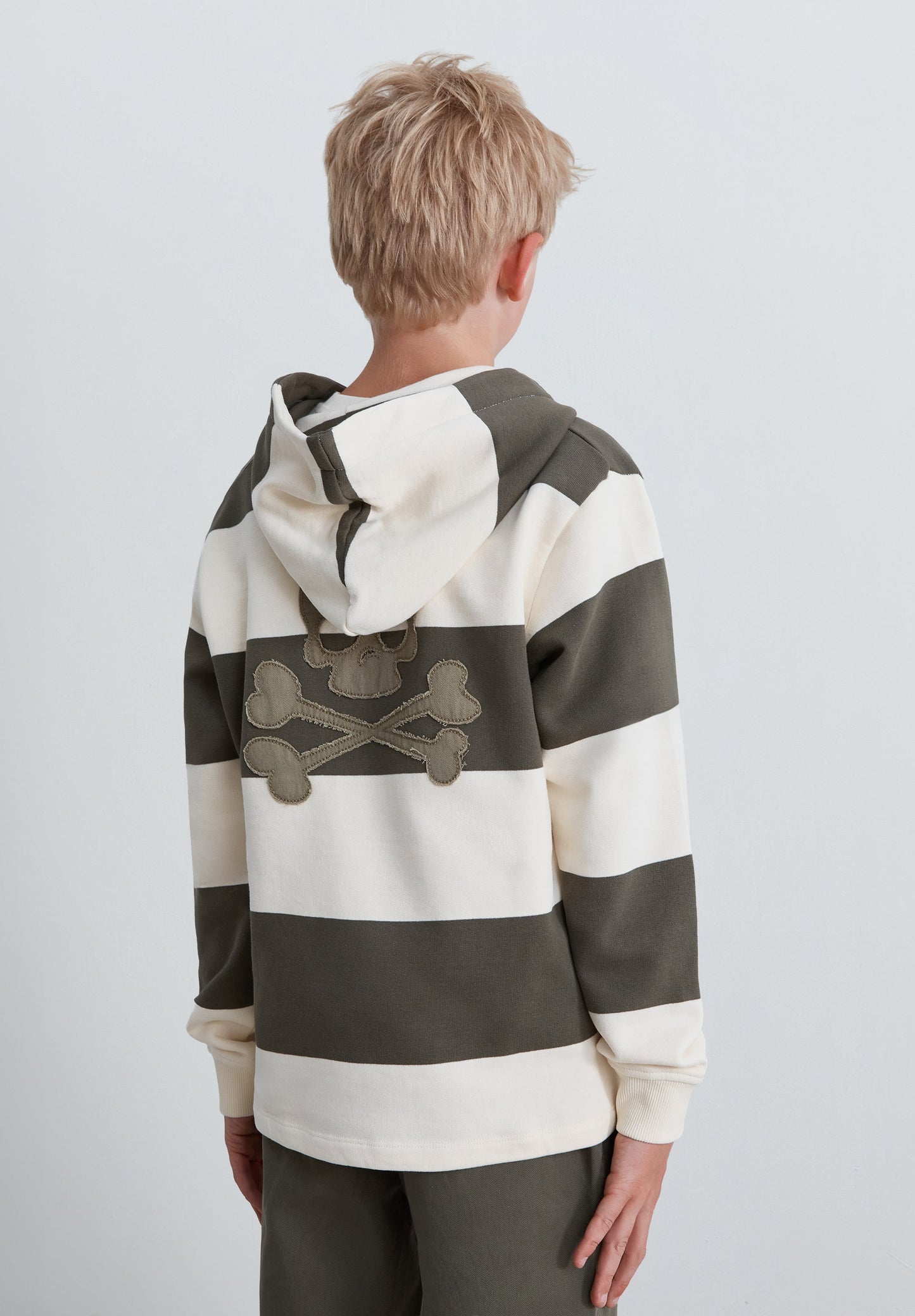 SWEATSHIRT ÀS RISCAS COM CAPUZ