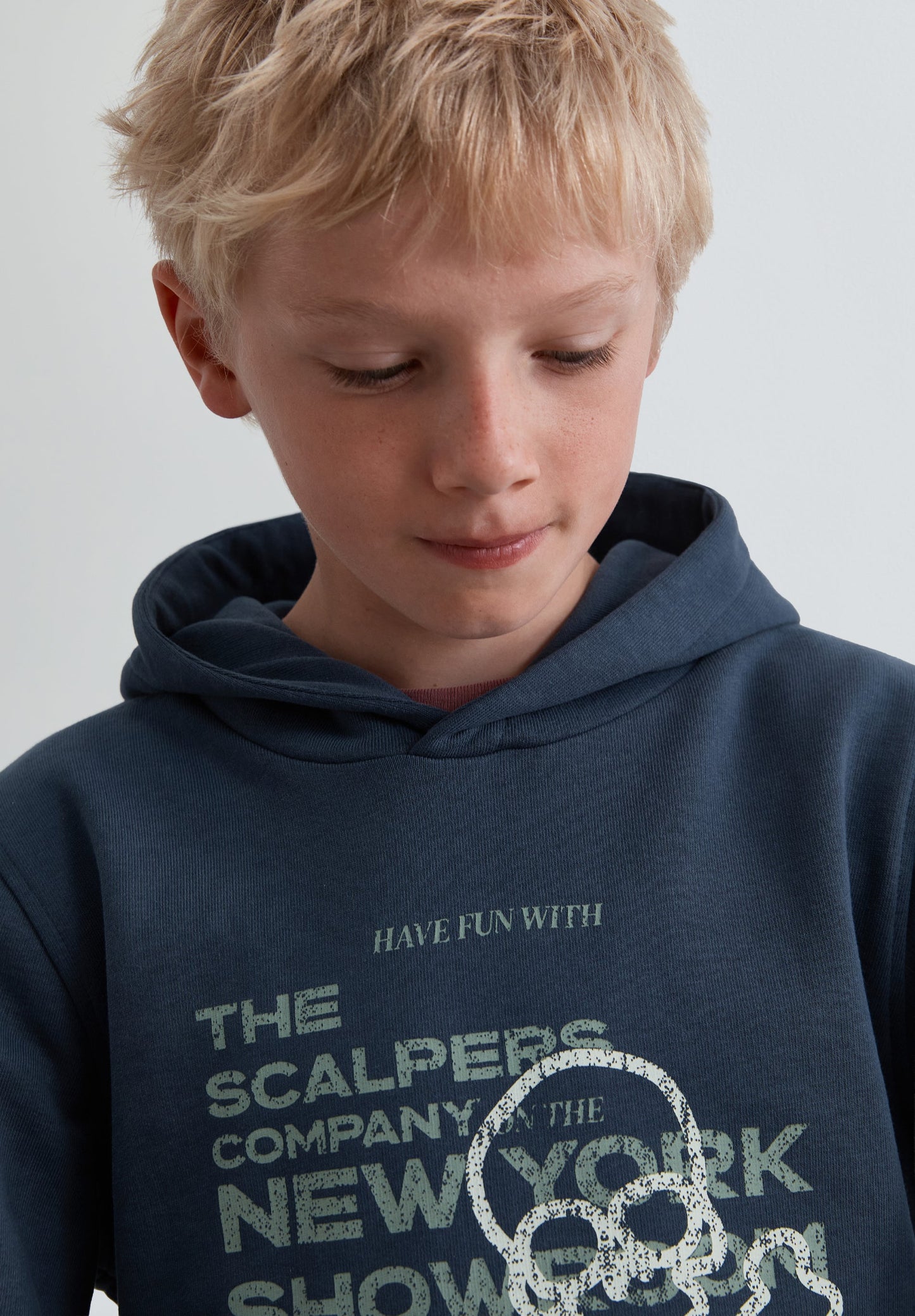 SWEATSHIRT COM CAPUZ WASHED