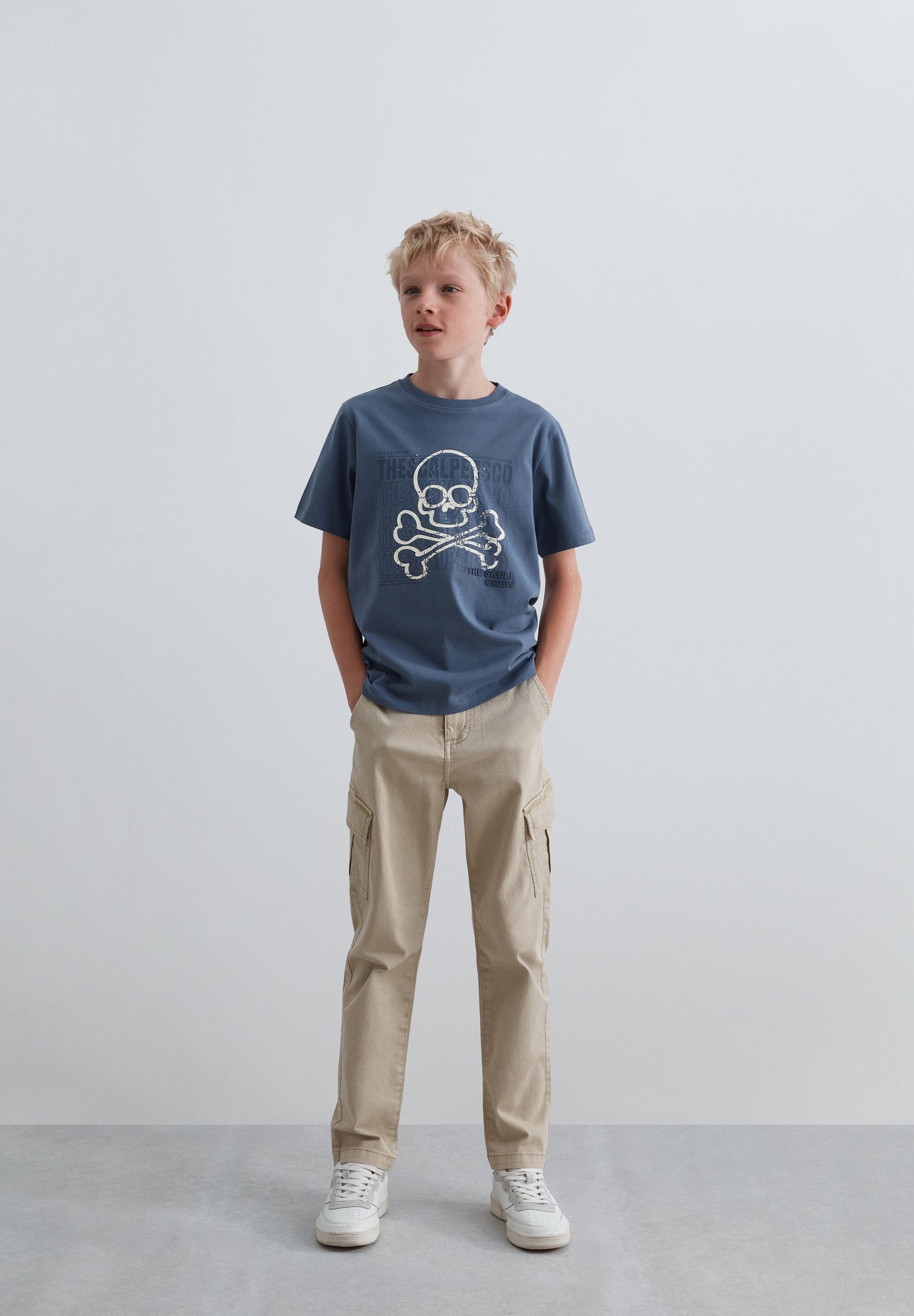 T-SHIRT COM PADRÃO PORMENOR ATRÁS