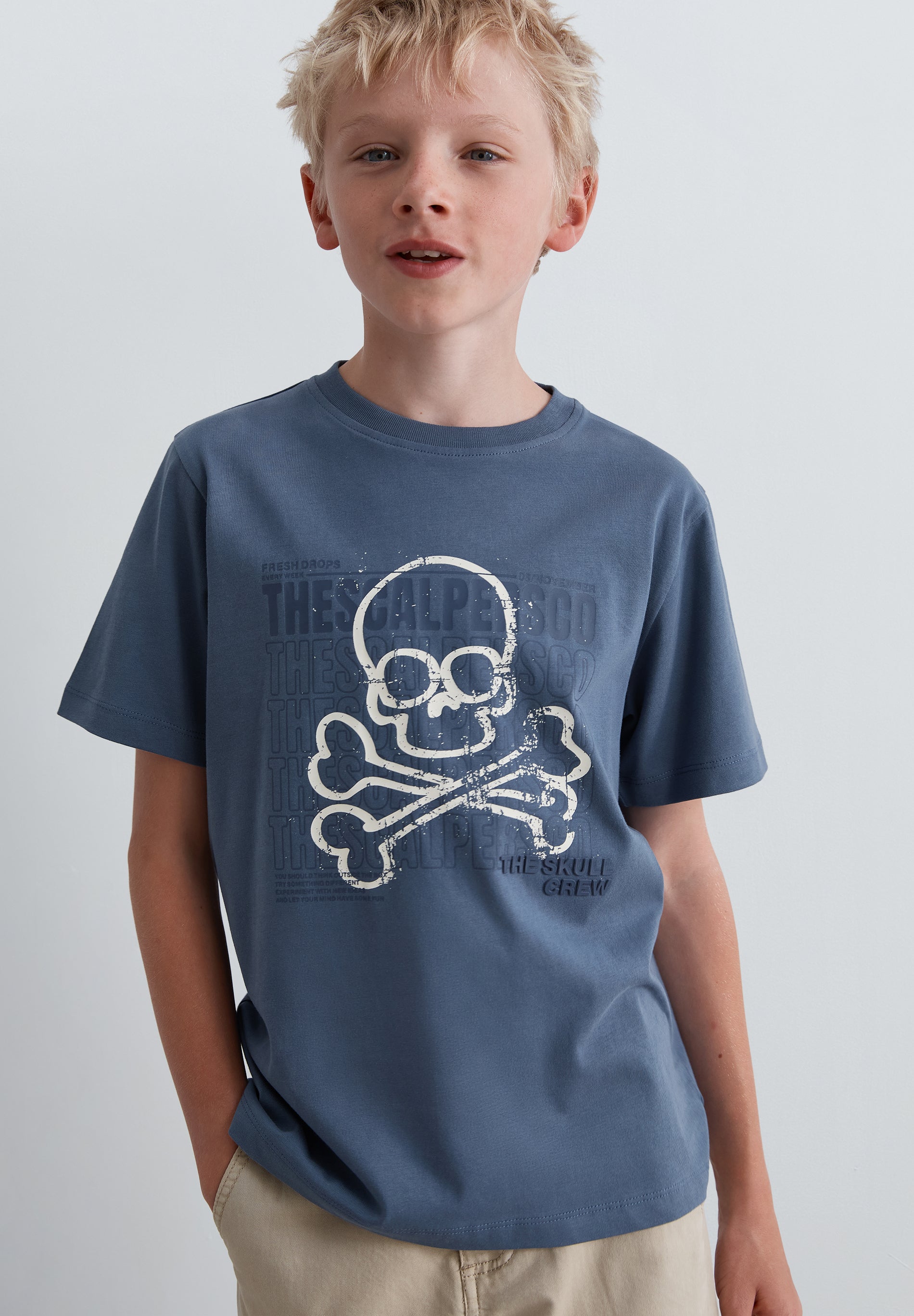 T-SHIRT COM PADRÃO PORMENOR ATRÁS