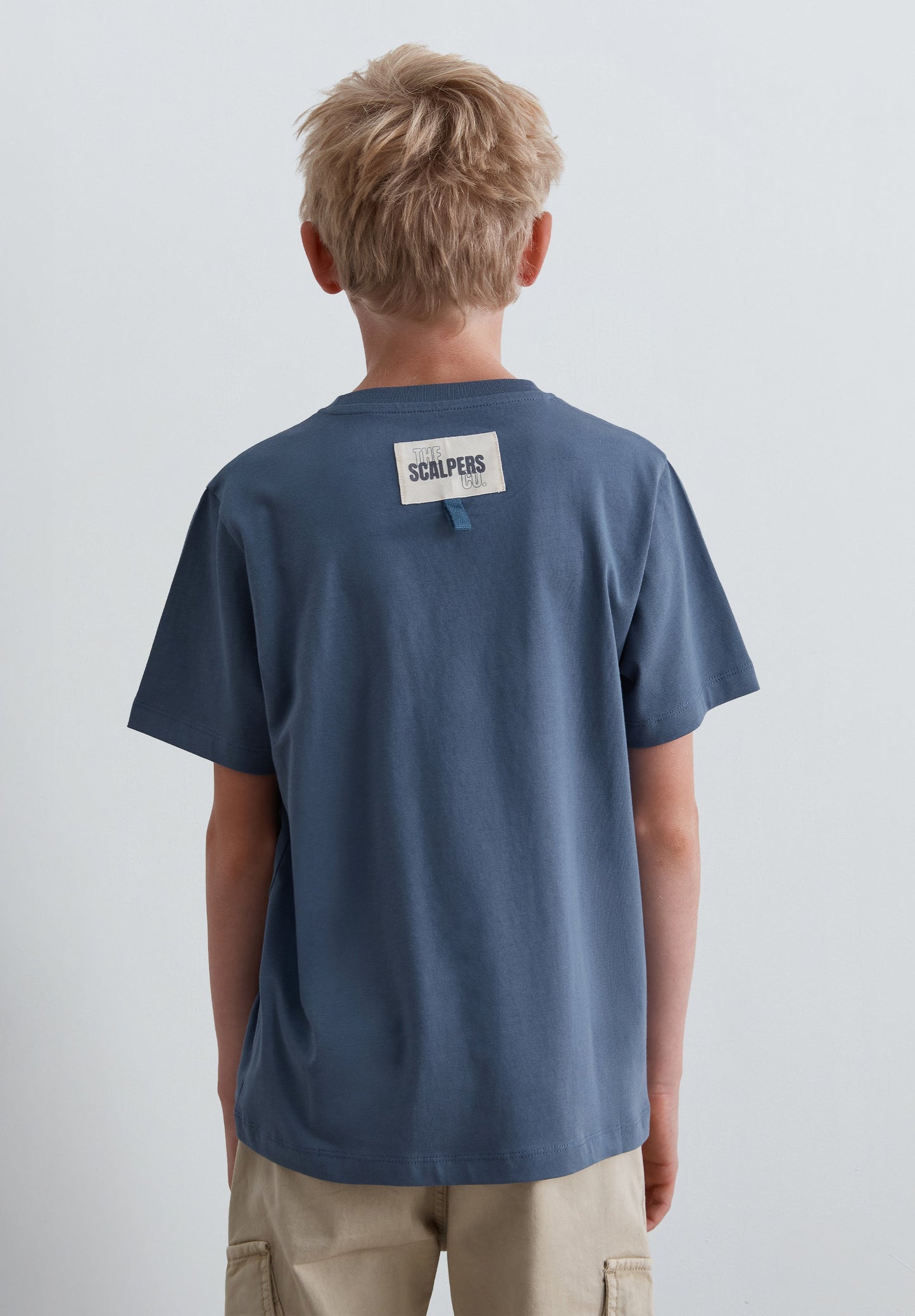 T-SHIRT COM PADRÃO PORMENOR ATRÁS