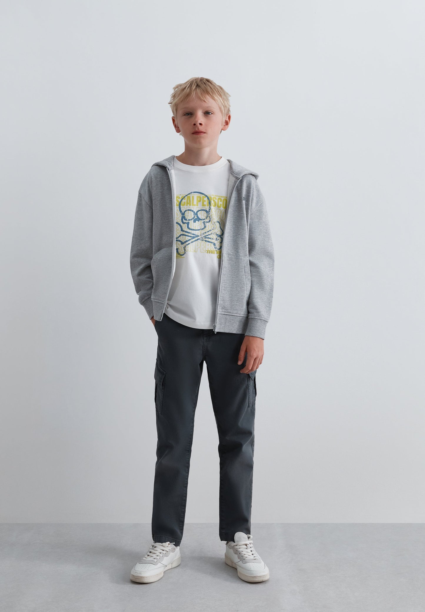 T-SHIRT COM PADRÃO PORMENOR ATRÁS