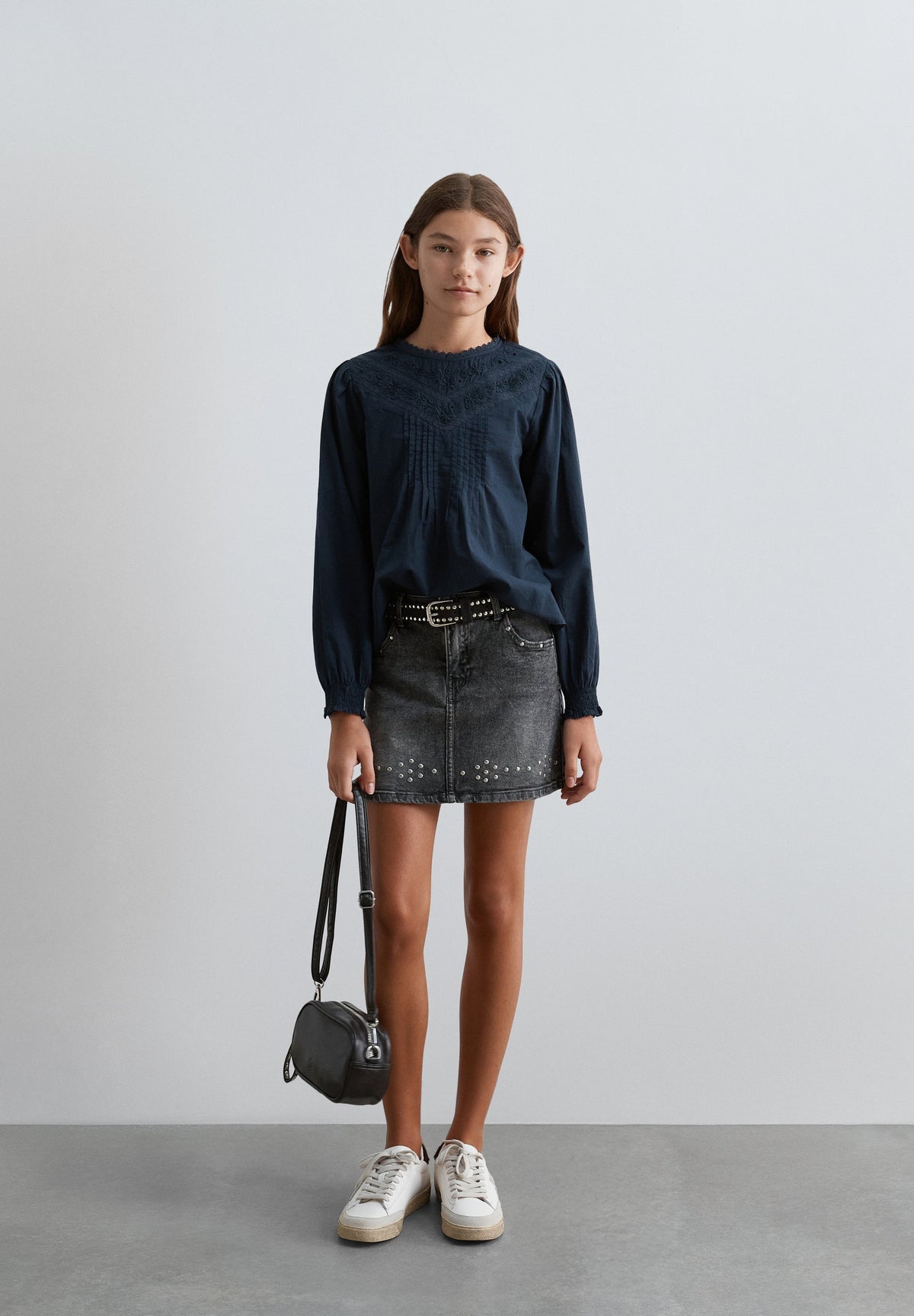 BLUSA ROMÂNTICA COM BORDADOS