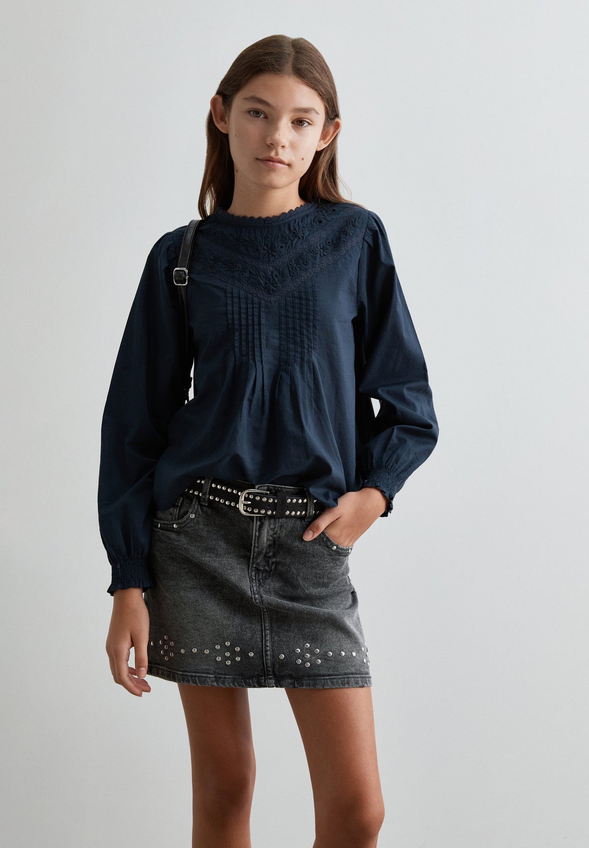 BLUSA ROMÂNTICA COM BORDADOS