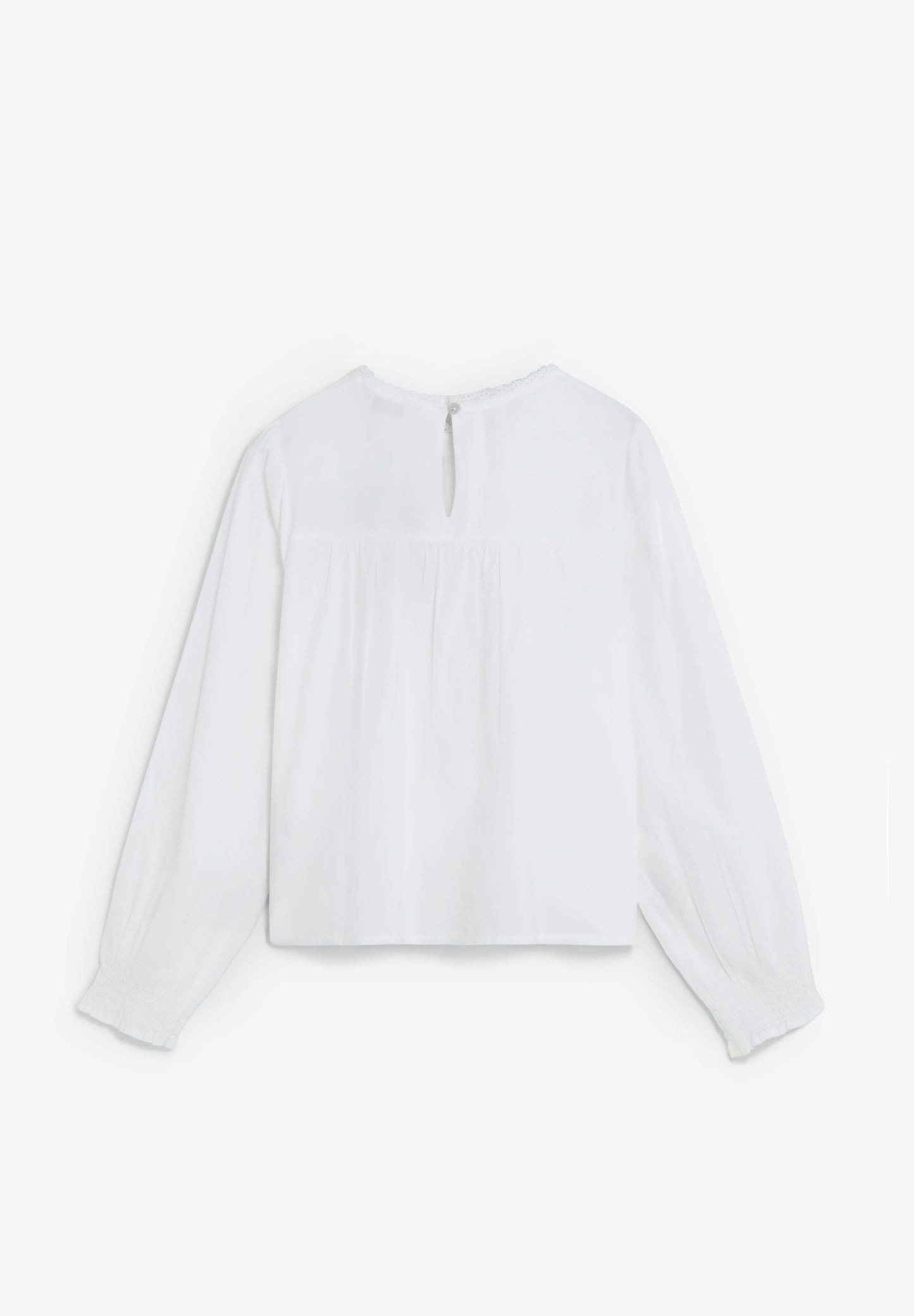 BLUSA ROMÂNTICA COM BORDADOS