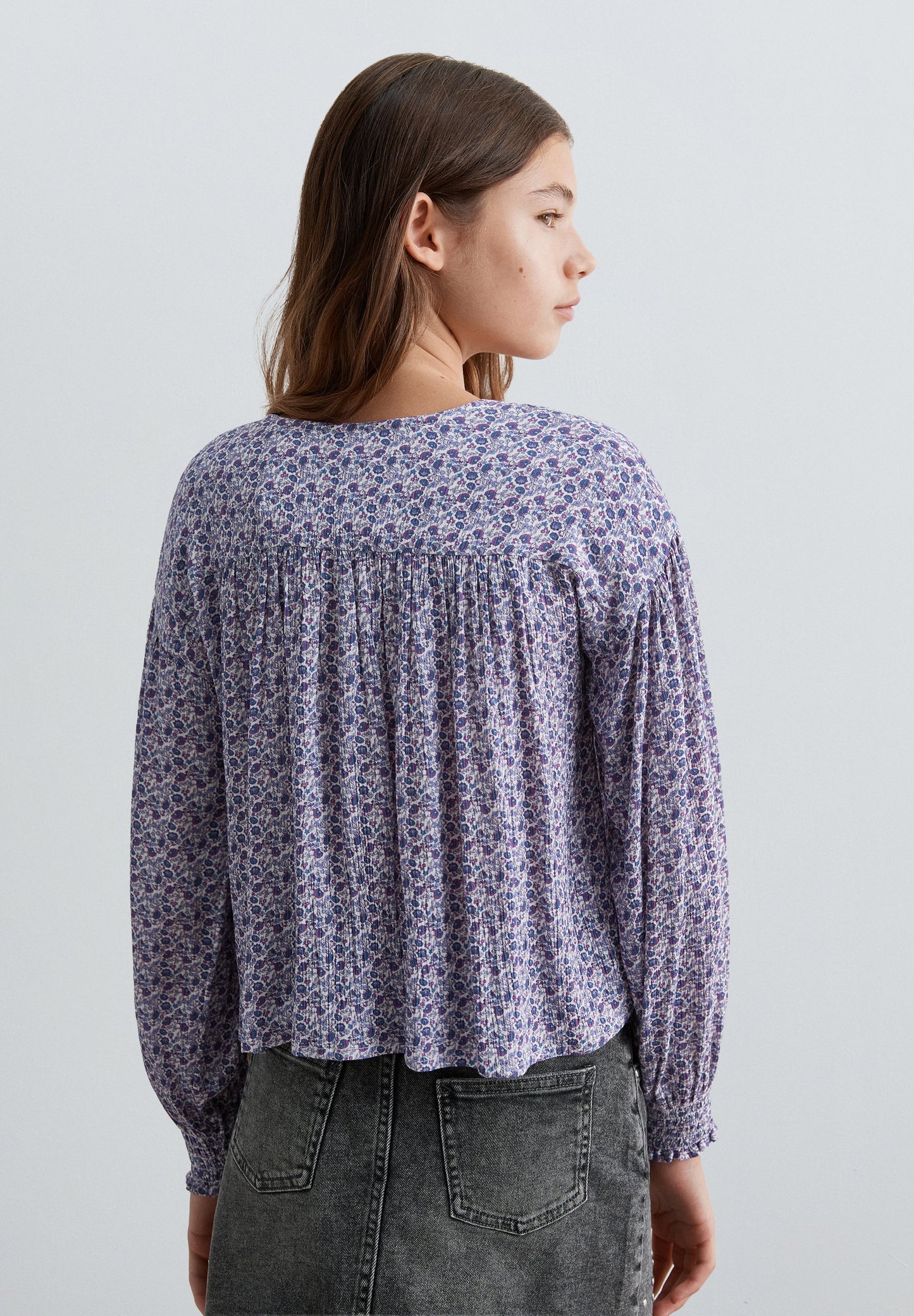 BLUSA COM PADRÃO FLORAL