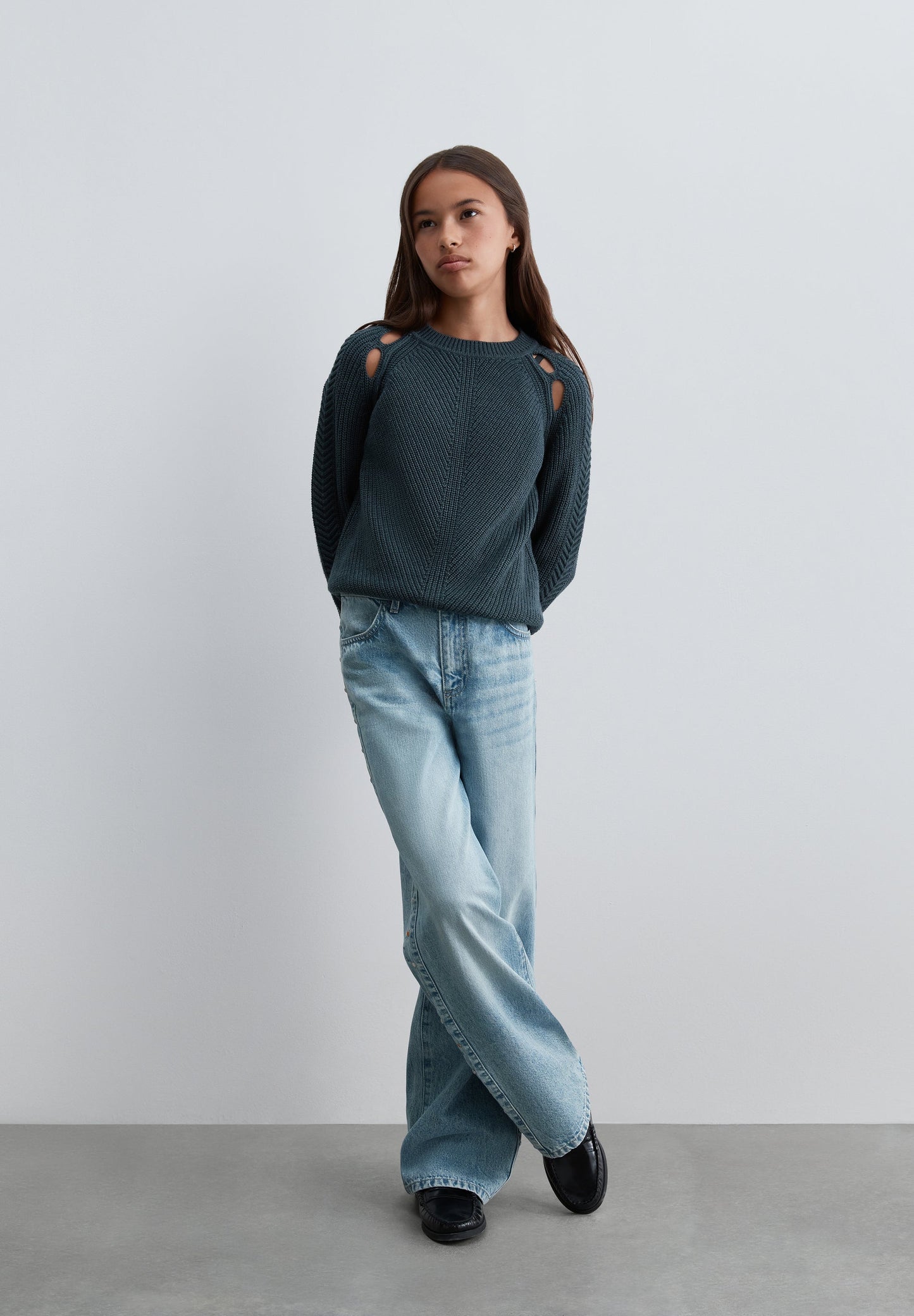 JEANS WIDE LEG COM TACHAS