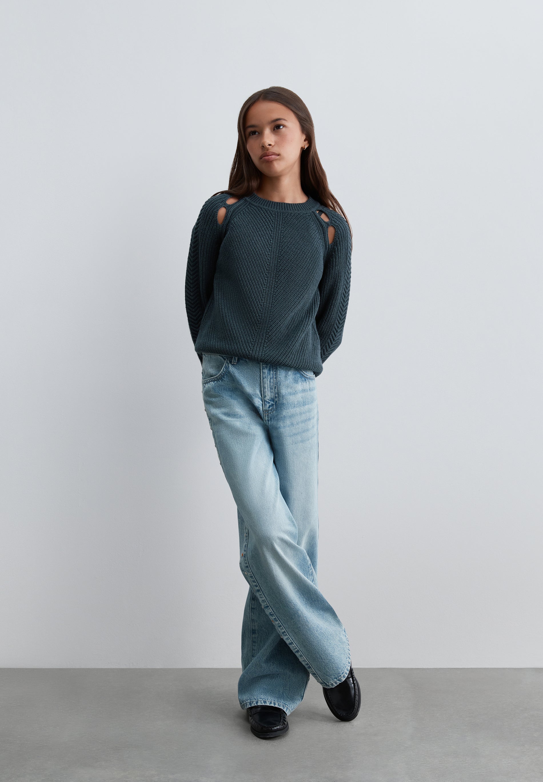 JEANS WIDE LEG COM TACHAS