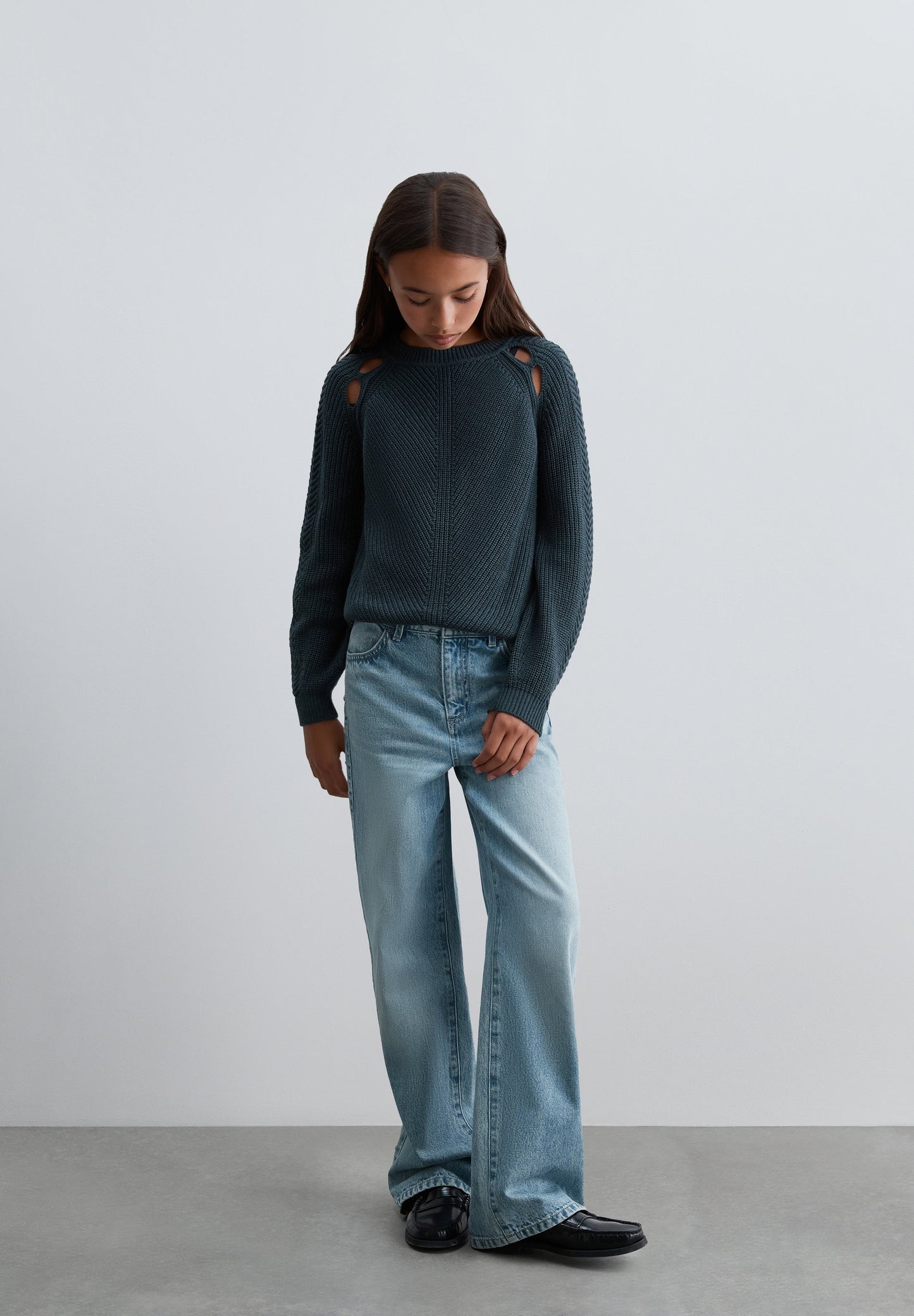 JEANS WIDE LEG COM TACHAS