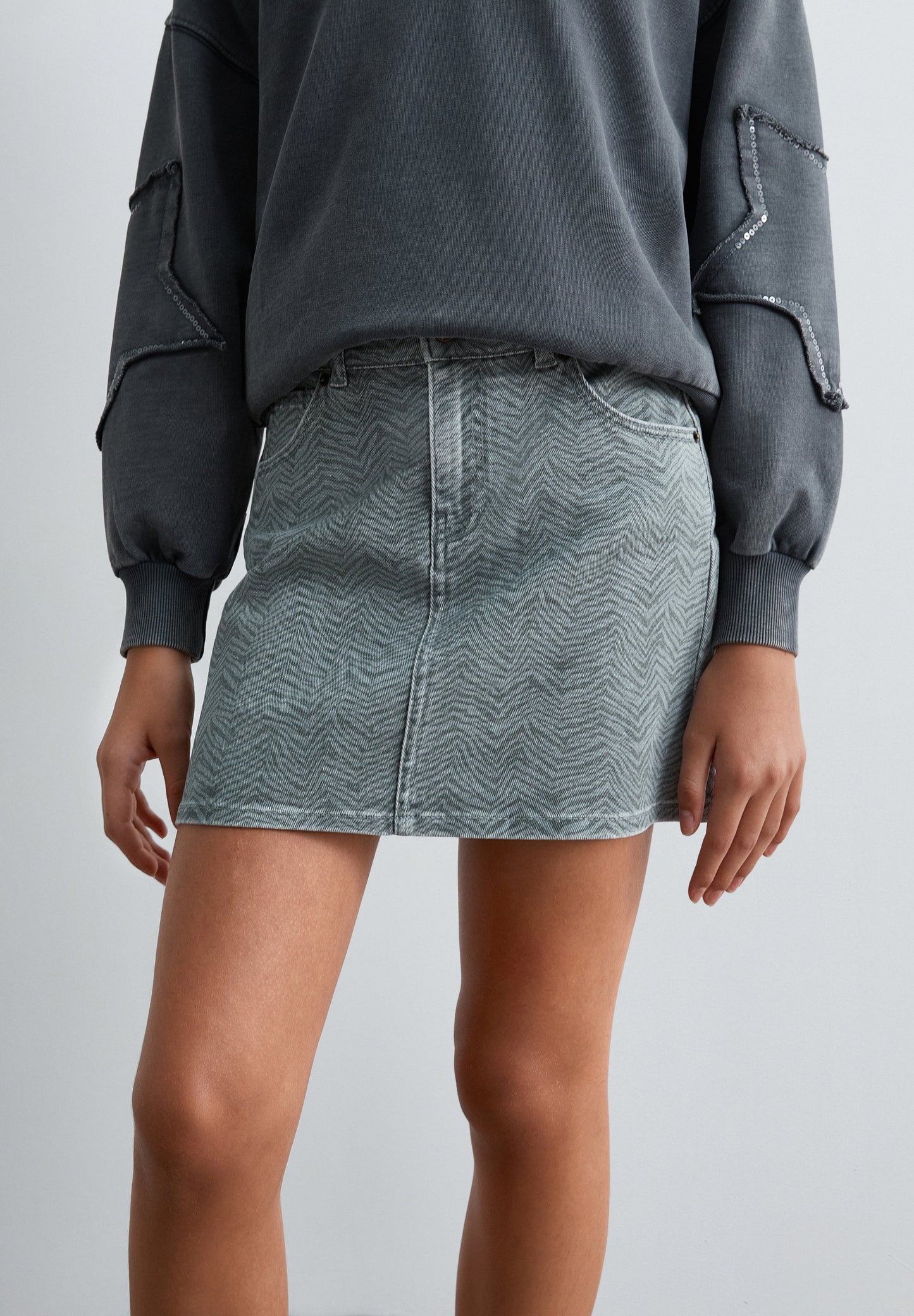 SAIA CURTA DENIM COM PADRÃO