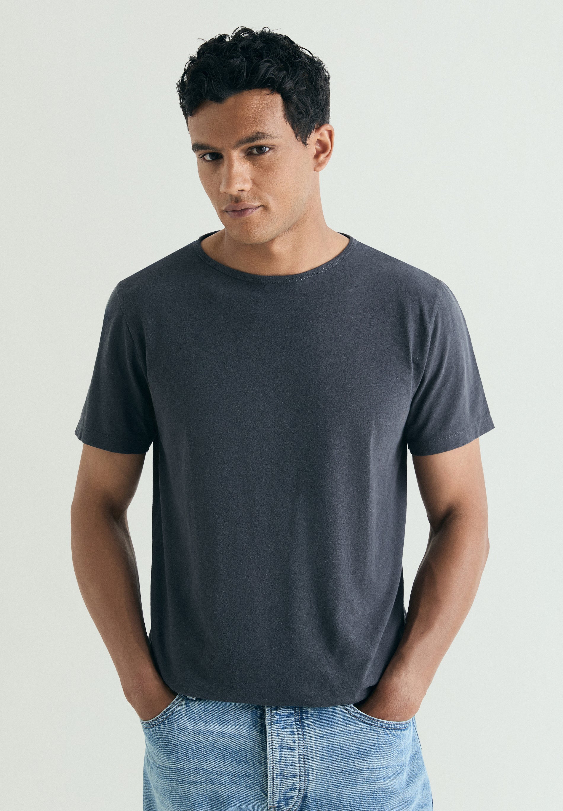 T-SHIRT BÁSICA EM LINHO
