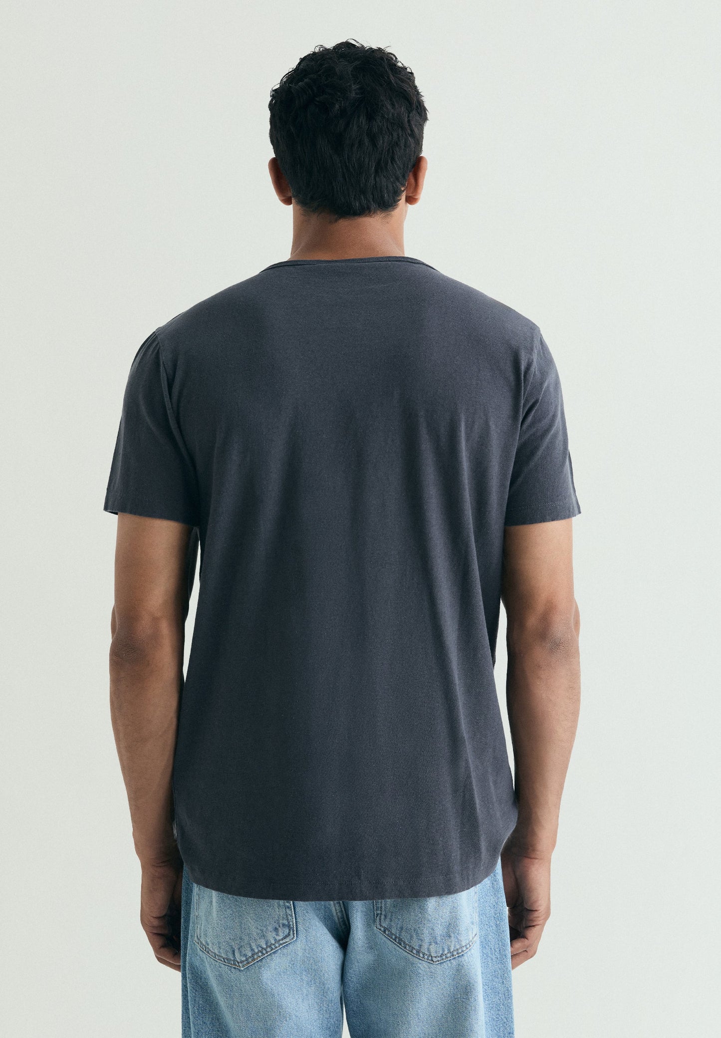 T-SHIRT BÁSICA EM LINHO