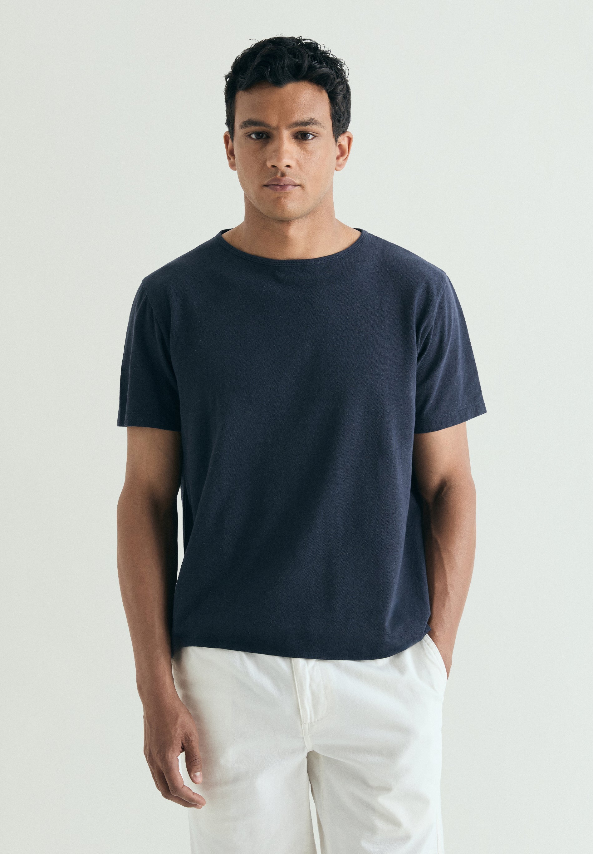 T-SHIRT BÁSICA EM LINHO
