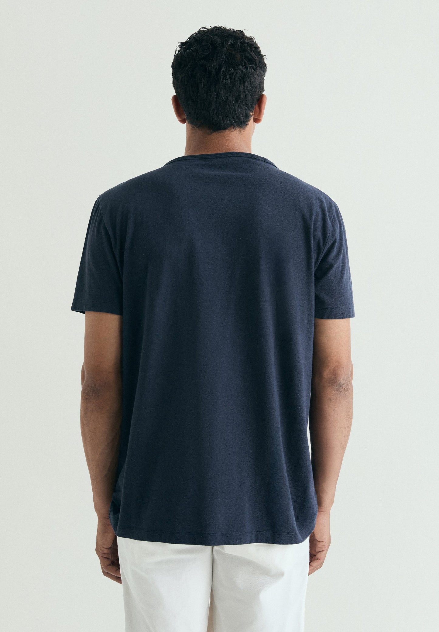 T-SHIRT BÁSICA EM LINHO