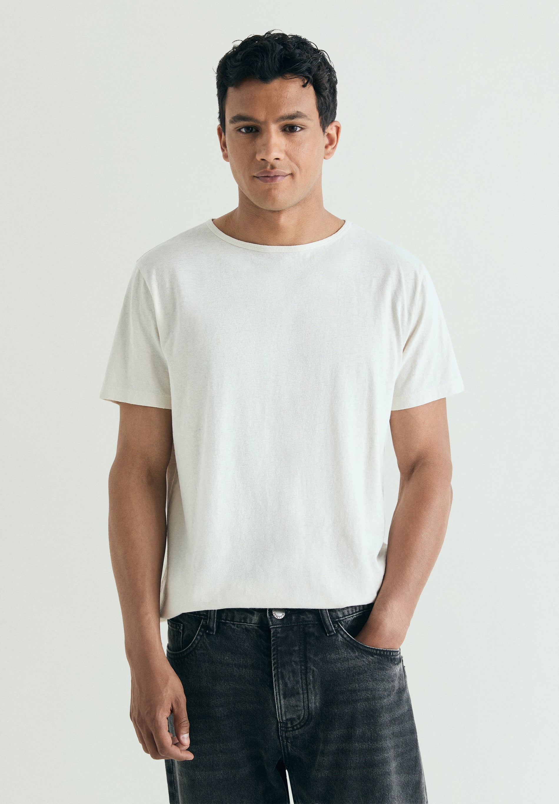T-SHIRT BÁSICA EM LINHO
