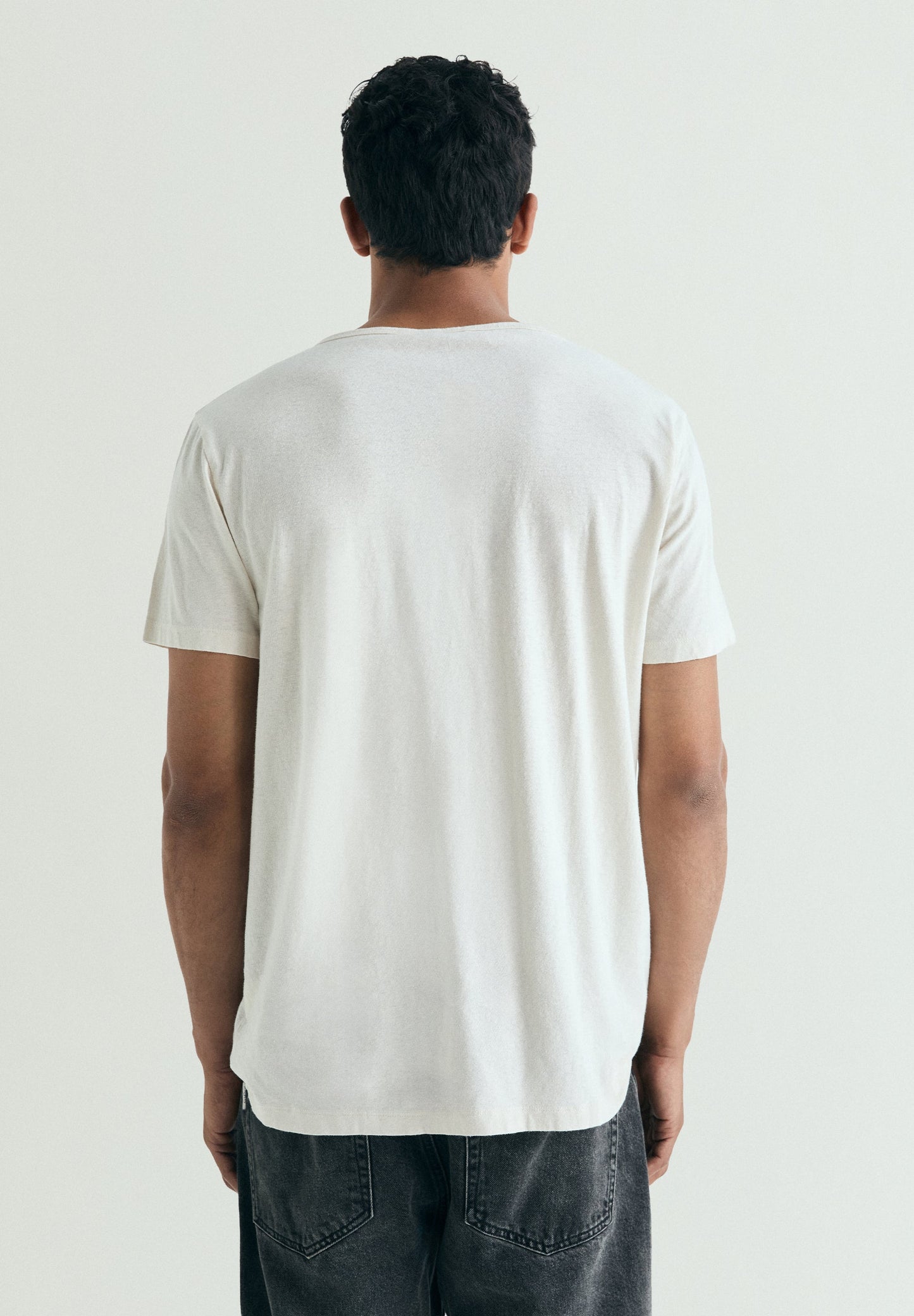 T-SHIRT BÁSICA EM LINHO