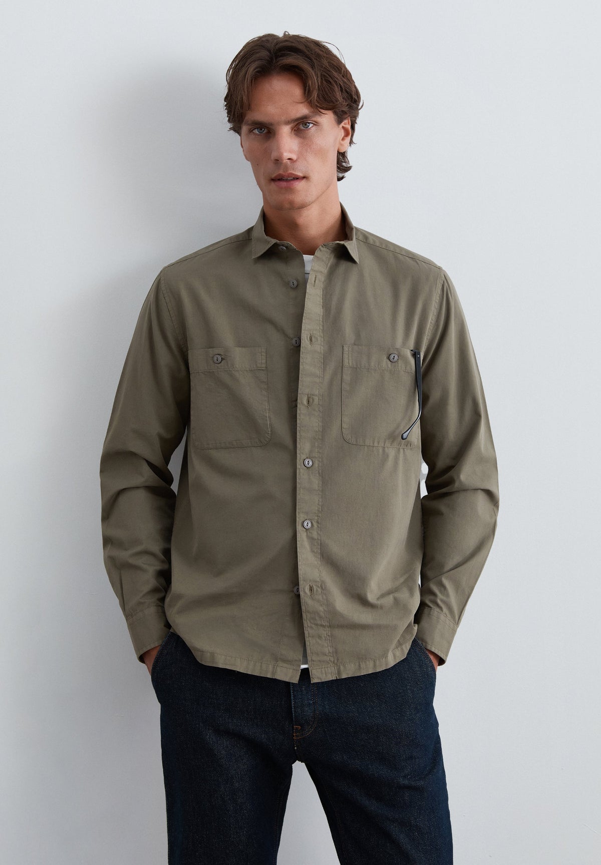 CAMISA RELAXED FIT COM BOLSOS