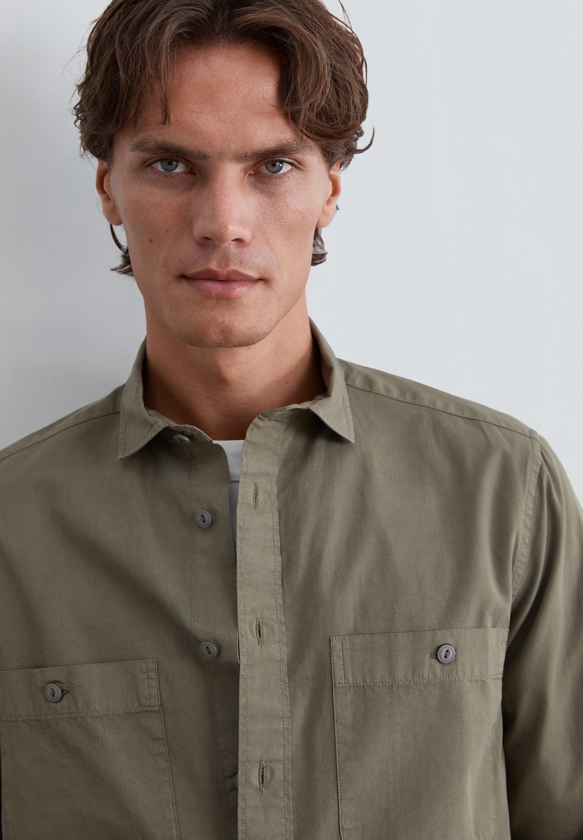 CAMISA RELAXED FIT COM BOLSOS