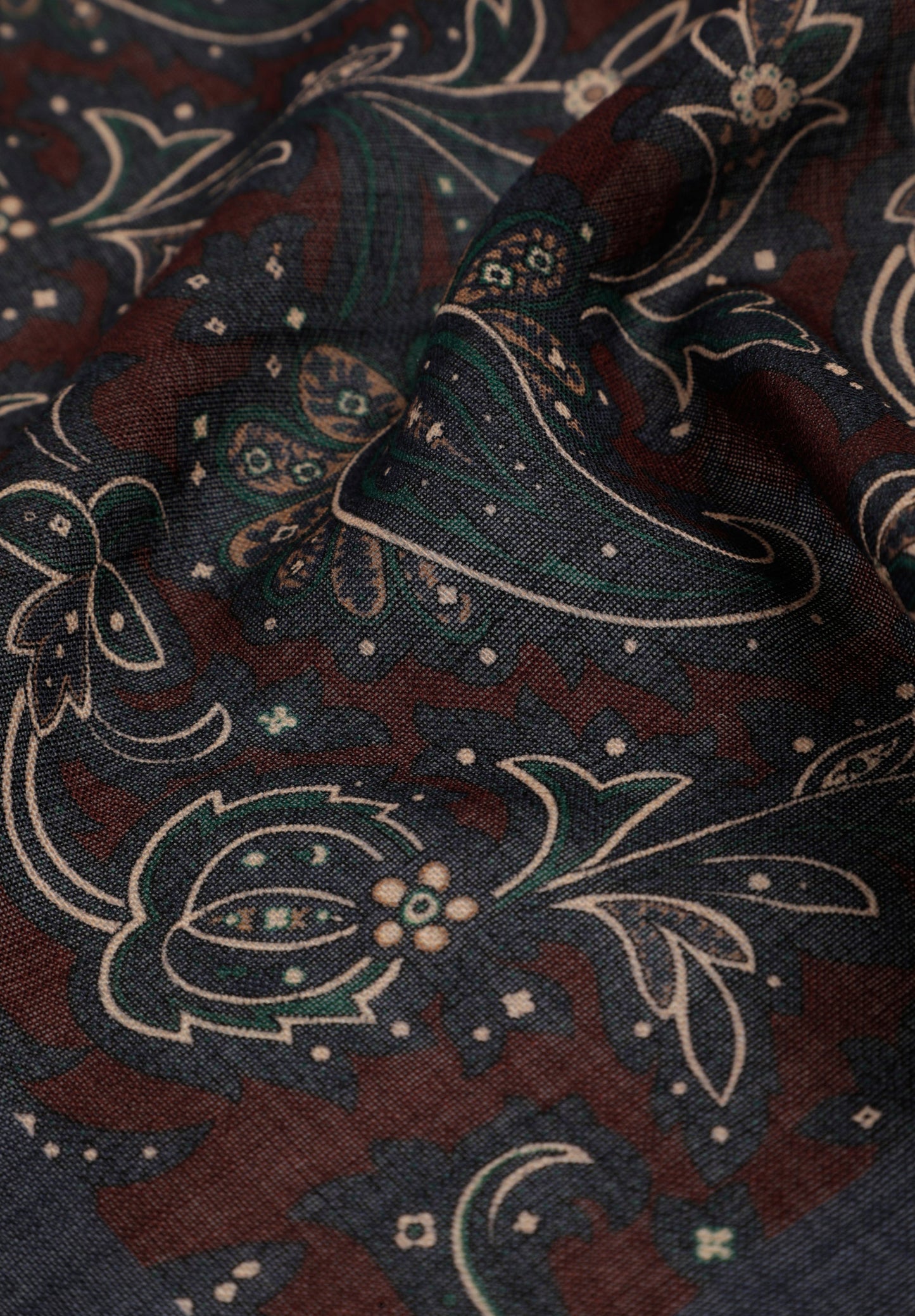 LENÇO DE LÃ COM ESTAMPADO PAISLEY