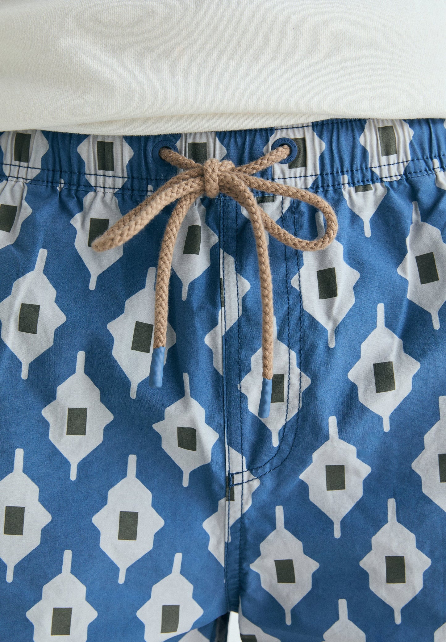 FATO DE BANHO COM ESTAMPADO GEOMÉTRICO